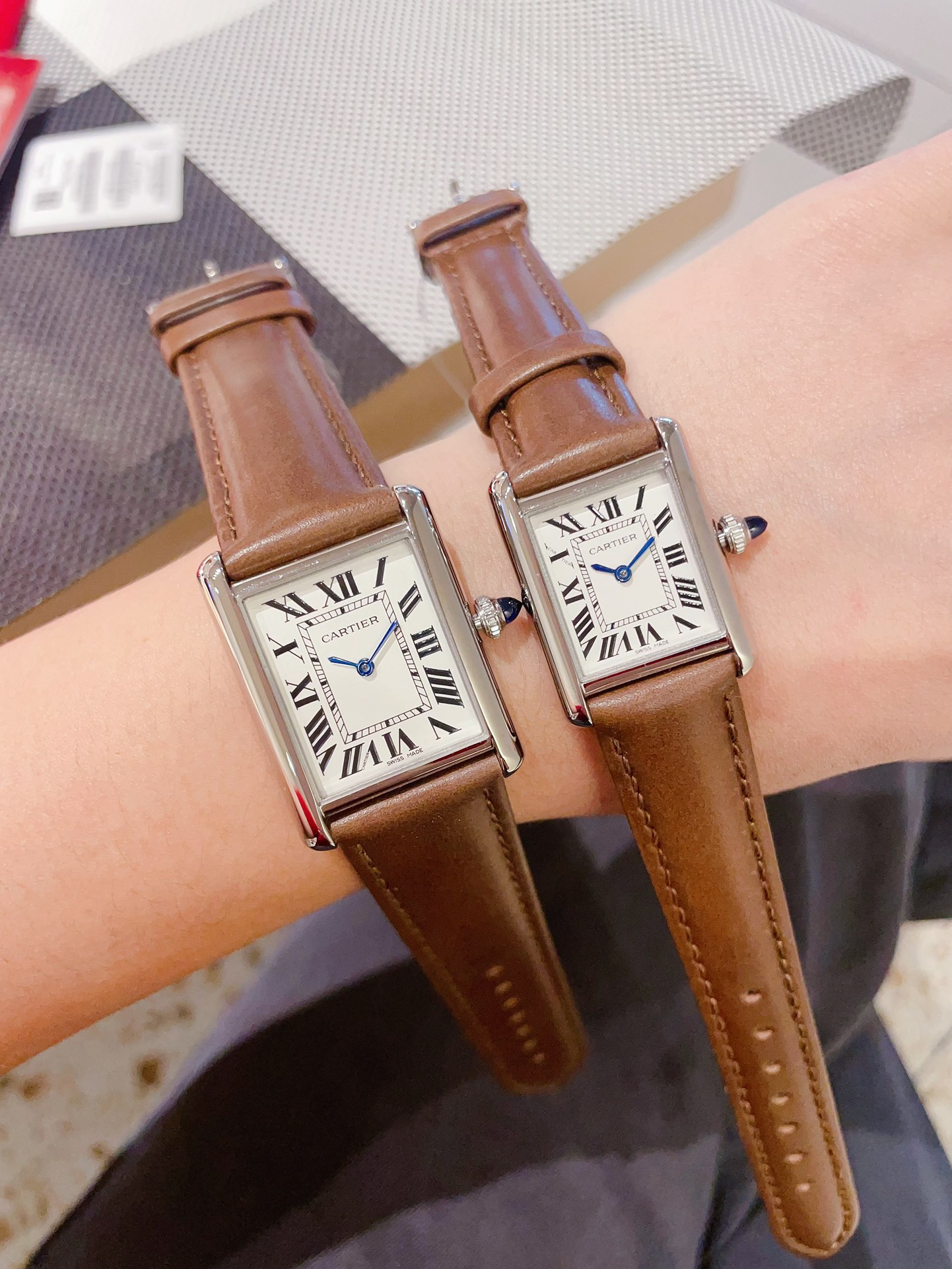 【💰390钻+30】(配绒布袋)🍀 Factory 卡地亚 Cartier | 坦克系列则推出Tank Must腕表,表盘由经典罗马刻度显示 搭配must 系列方尖蓝宝石把头,表壳大小为中号:25.5mm*33.7mm,小号:29.5mm*22mm意大利荔枝纹皮带原版中号尺寸 适合男女佩戴需求。完美展现坦克系列低调而不奢华的复古风格🍀🍀🍀