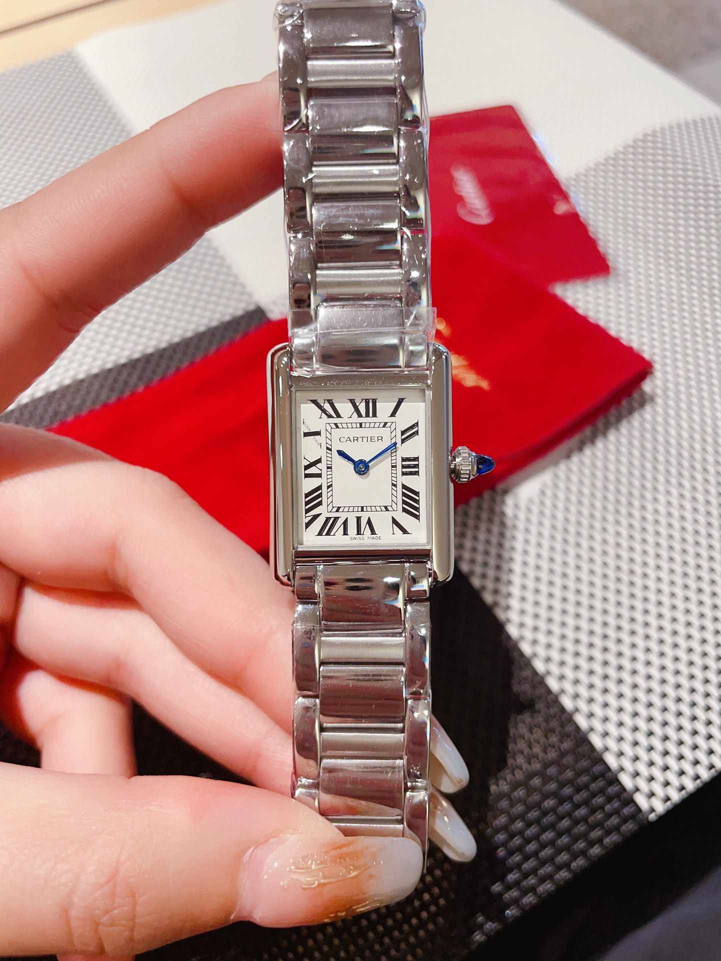 【 钻+30】 Factory 卡地亚 Cartier | 坦克系列则推出Tank Must腕表,表盘由经典罗马刻度显示 搭配must 系列方尖蓝宝石把头,表壳大小为中号:25.5mm*33.7mm,小号:29.5mm*22mm意大利荔枝纹皮带原版中号尺寸 适合男女佩戴需求.