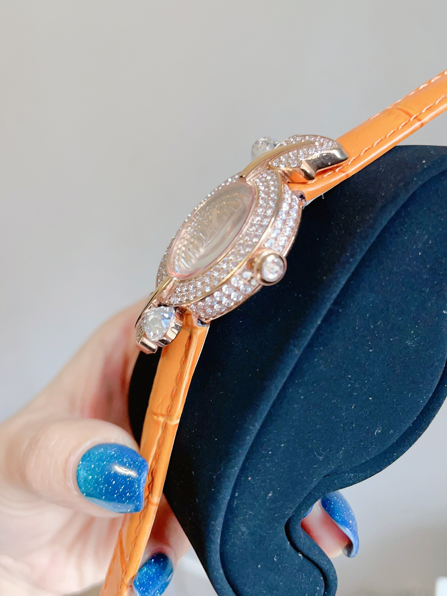 Cartier: Exquisite French Sapphire Crystal Watch with Water Drill and Gold Leaf Grass - 图片 7