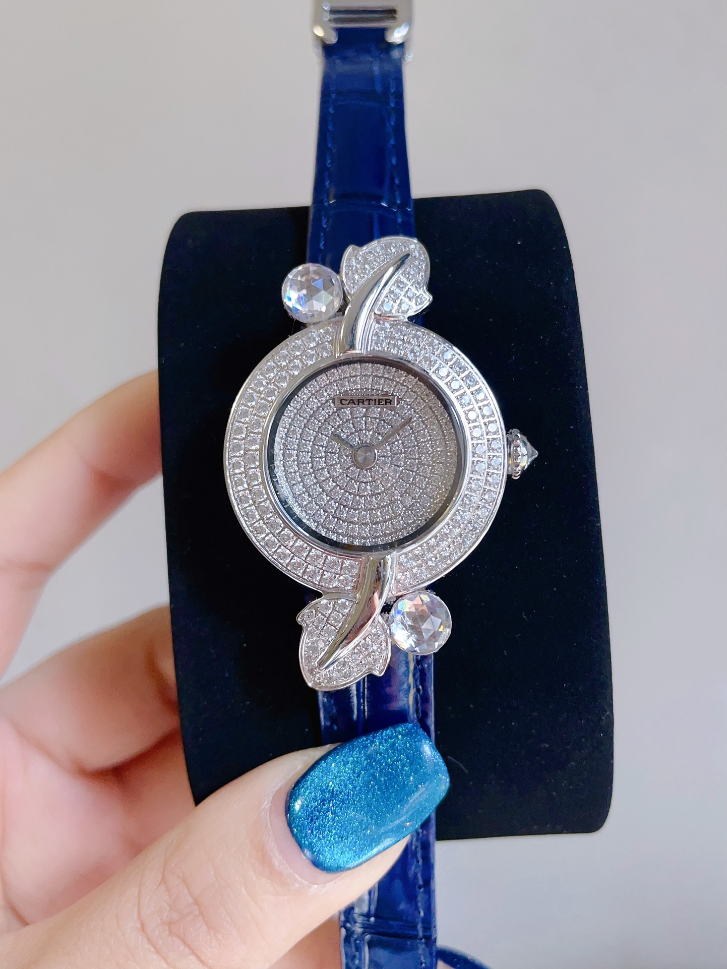 Cartier: Exquisite French Sapphire Crystal Watch with Water Drill and Gold Leaf Grass