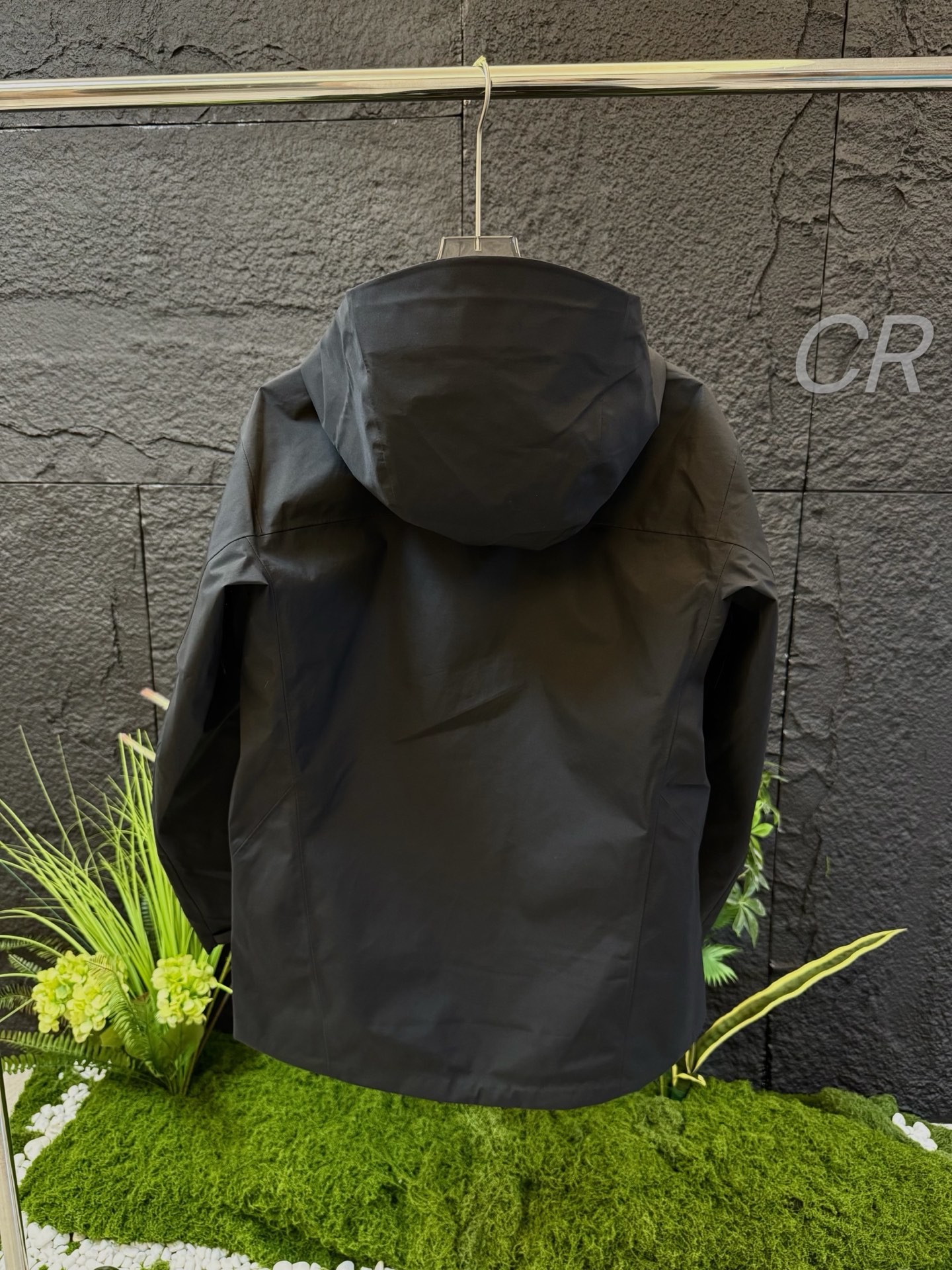 💰240【顶级版本 区别通货】
顶级品质 10色 ARC‘TERYX BETA LT GORE-TEX Jacket-Men's
始祖鸟LT户外防水硬壳全胶冲锋衣
• Yb四次压胶工艺 整衣3D立体仿生学设计衣长臂弯, Tri-Durance防水防雨透气面料 ,自行区别市面普通货 顶级品质版本 !
•代工厂跟单出品 代购指定版本 原档案原数据开发版型 -原包装原标全套辅料定制,整衣 腋下YKK双向拉链,五金全部开模定制,吊牌书说明解析 ,多联水洗。
•这款BetaLT夹克设计简洁而通用,可提供高山环境所需的性能。采用bluesign@认证的采用带经编背衬N40P 13LGORE-TEX面料,轻薄而耐磨,防风、防水且透气,适合多种活动穿着。 -头盔兼容StormHood™兜帽防护良好且不影响视线,插手口袋设有WaterTight™拉链,便于取放物品,腋下拉链便于快速通风,拼接设计使活动自如。
•传统风琴交叉反向进入高山口袋设置在高位,VISLON中央正面拉链,可调节Velcro袖口魔术贴标签,兼容Zip-in,在胸前采用百达灵机器绣上了ARC TERYX徽标 BETA:多用途服装适用于多种活动和环境。
LT : 轻量 高性能的简约设计,轻量而耐磨。 GORE-TEX:防水、防风、透气面料可提供多面防护。 -BRTA LT夹克同是Arc’teryx的明星产品,一直在高山恶劣环境中表现突出,现在功能更强大,重量更轻。
颜色:黑色 复古绿 贝栗粉 幻银紫 次元灰 波尔多红 脂鲤蓝 以太蓝 竹月蓝 群青蓝
𝗦𝗶𝘇𝗲:𝗦 𝗠 𝗟 𝗫𝗟 𝗫𝗫𝗟 (见尺码图)