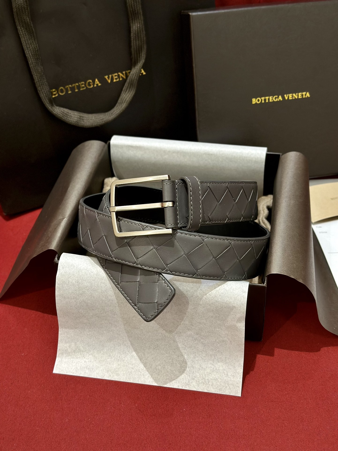 BOTTEGA VENETA AW ベルト イエロー系 Made In Italy ライムストーンディアゴ ホーボー| Bottega Veneta® 日本
