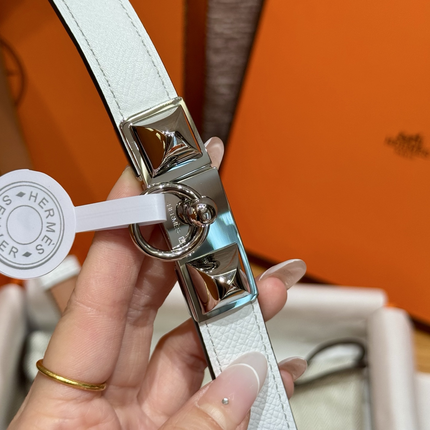 H家新款女款調節腰帶 - Epsom小牛皮とゴールドバックルの優雅なデザイン