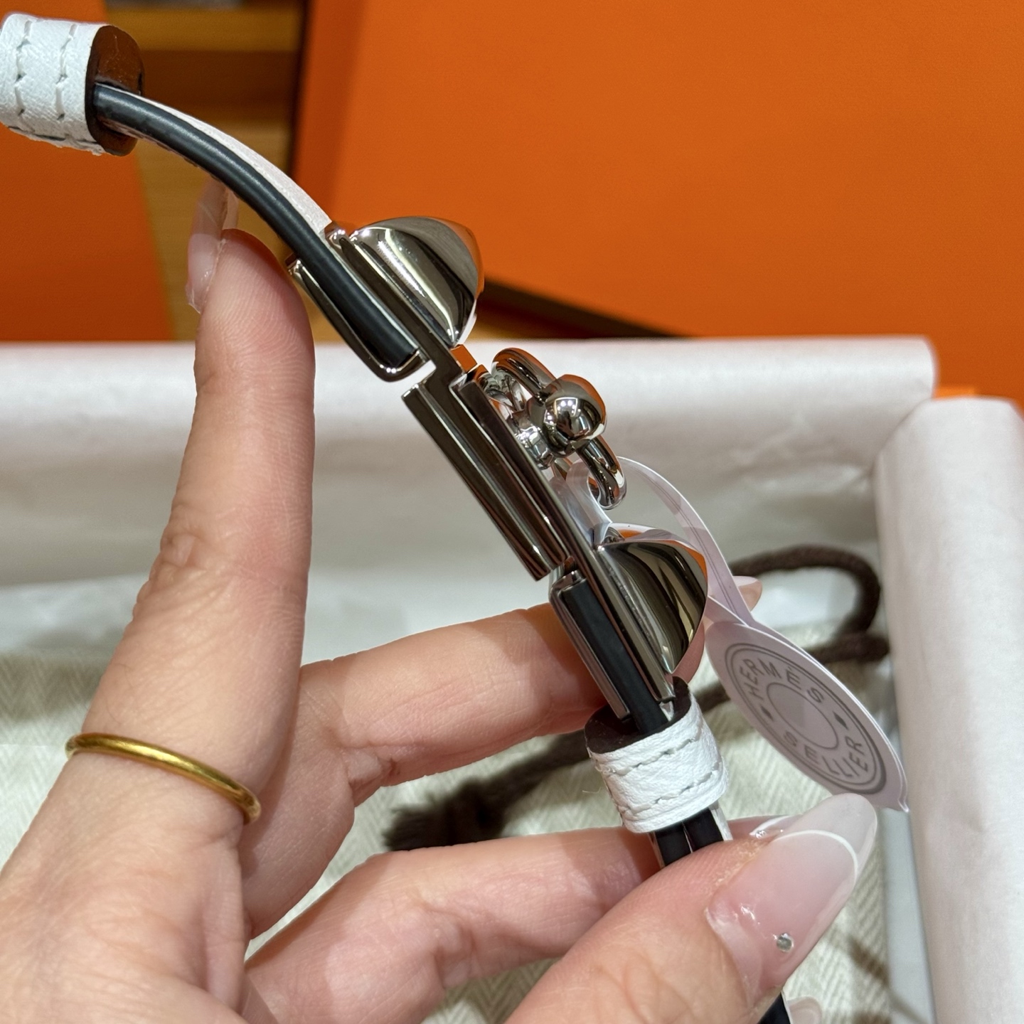 H家新款女款調節腰帶 - Epsom小牛皮とゴールドバックルの優雅なデザイン