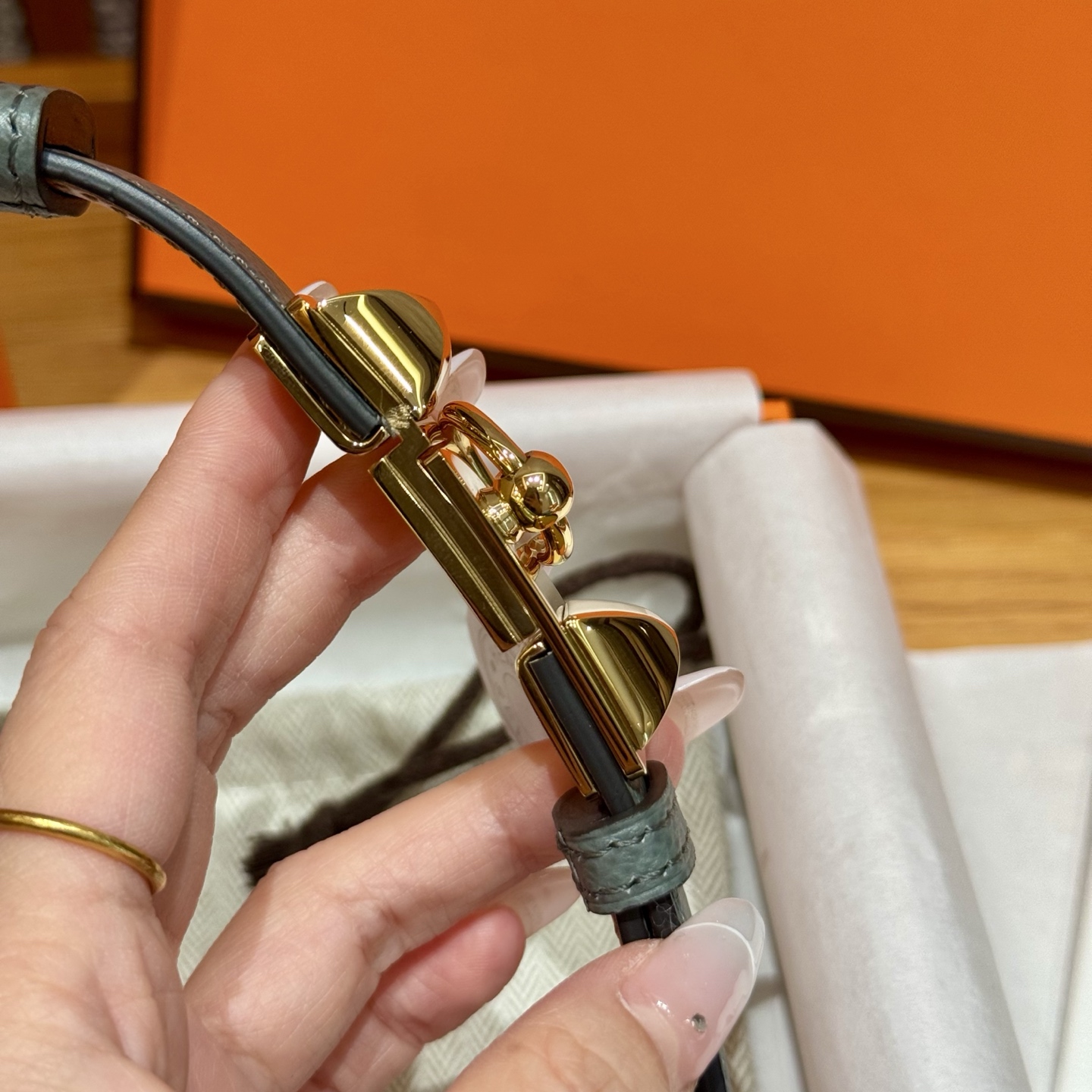 H家新款女款調節腰帯 - Epsom小牛皮製、自由調節可能