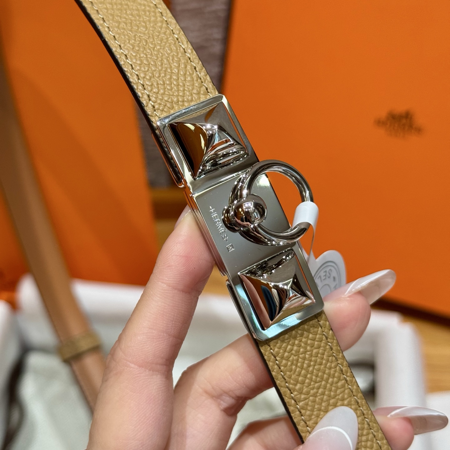 H家新款女款調節腰帶 - Epsom小牛皮と金具で華やかさを演出