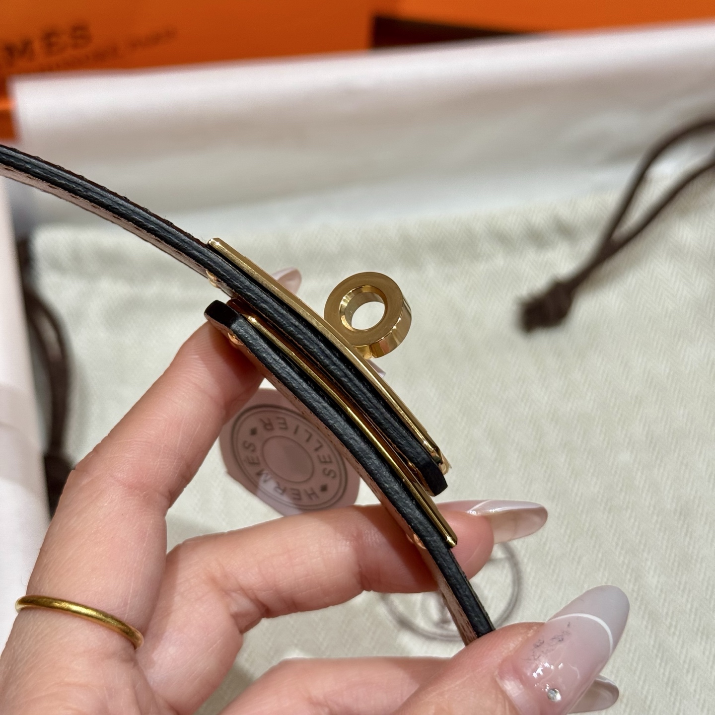 H家新款女士平纹腰带 - Swift小牛皮&調整可能なサイズ