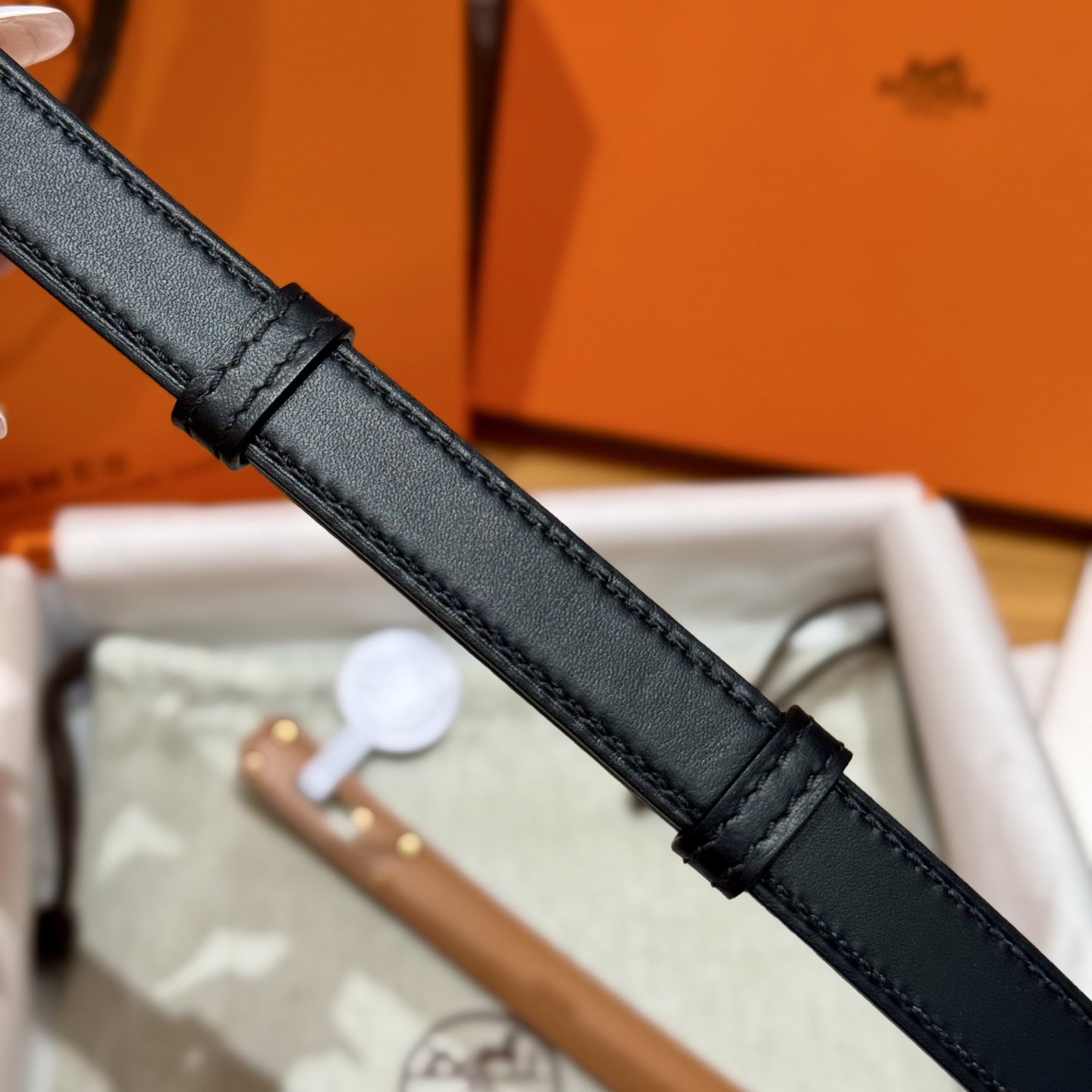 H家新款女士平纹腰带 - Swift小牛皮&調整可能なサイズ