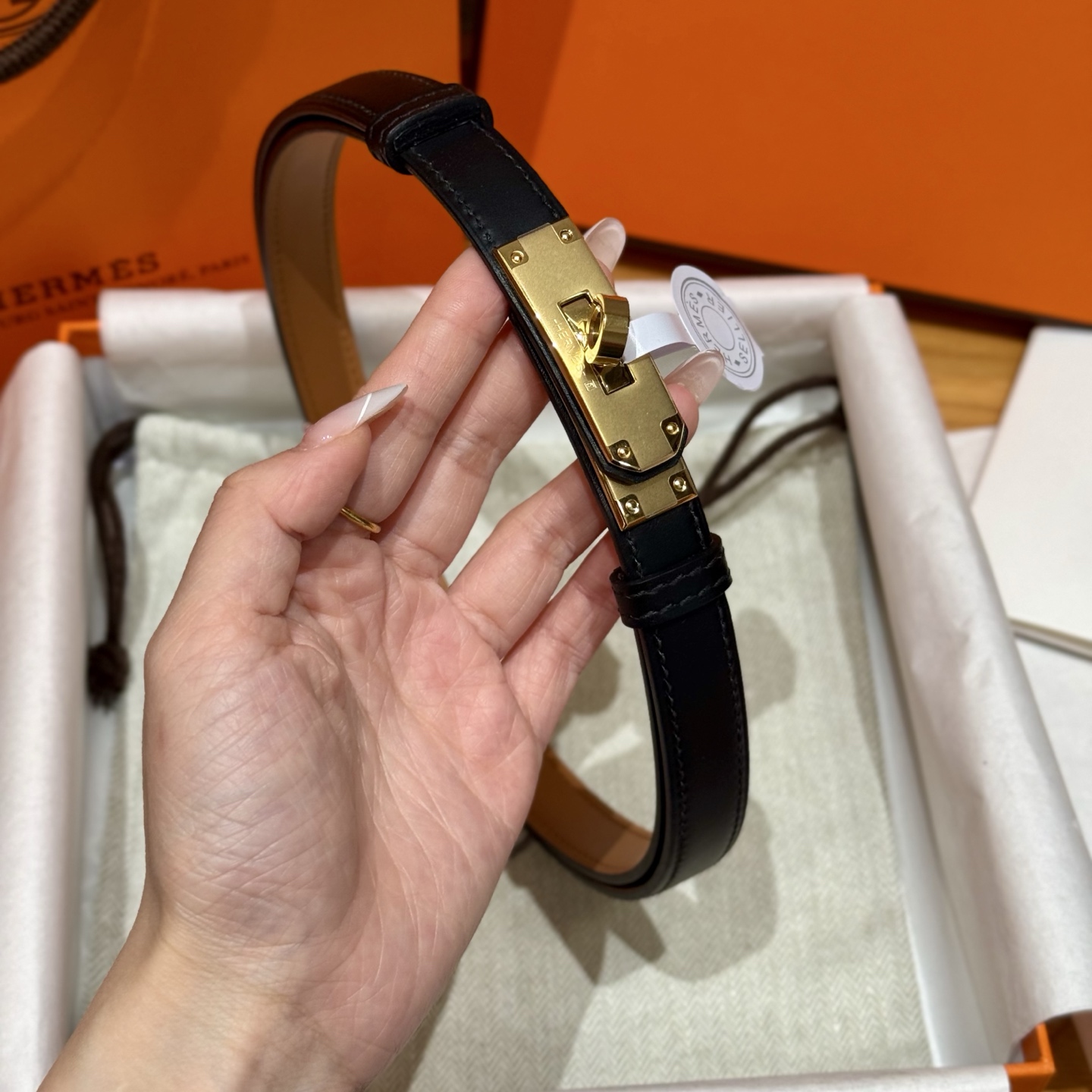 H家新款女士平纹腰带 - Swift小牛皮&調整可能なサイズ