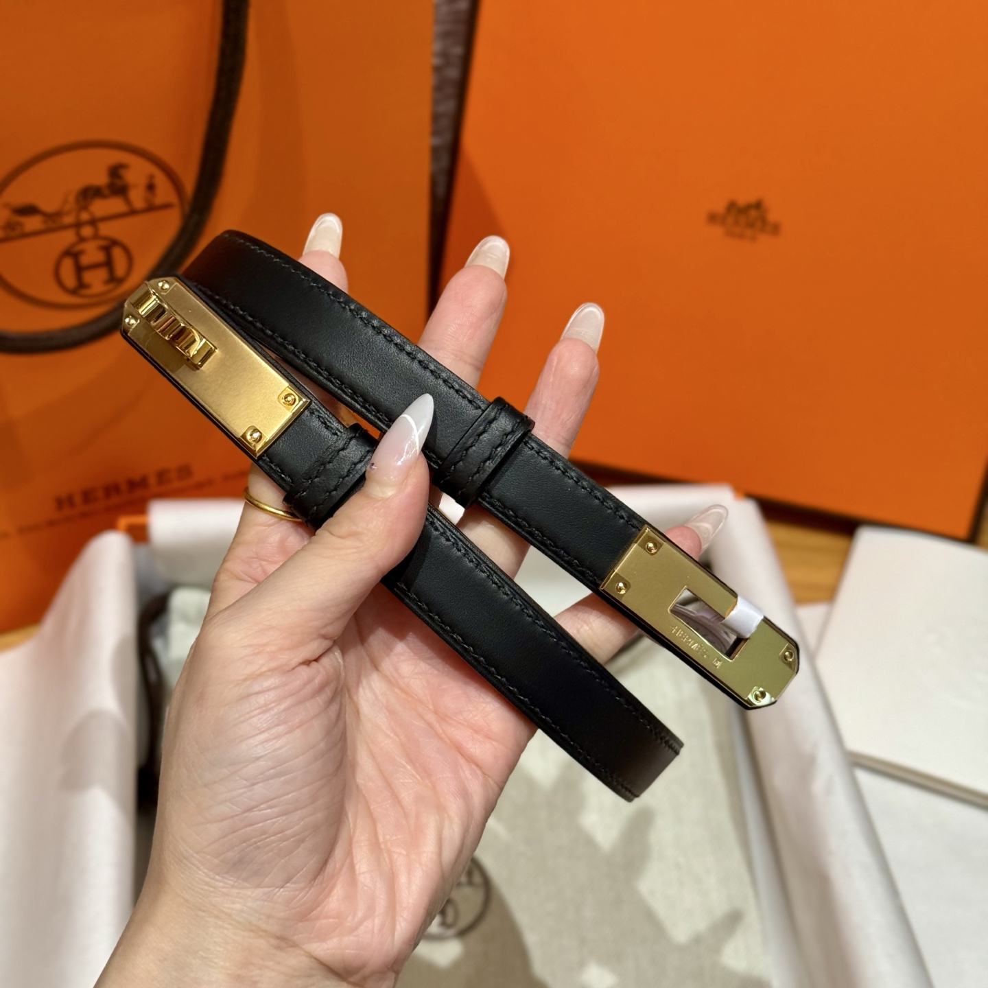 H家新款女士平纹腰带 - Swift小牛皮&調整可能なサイズ