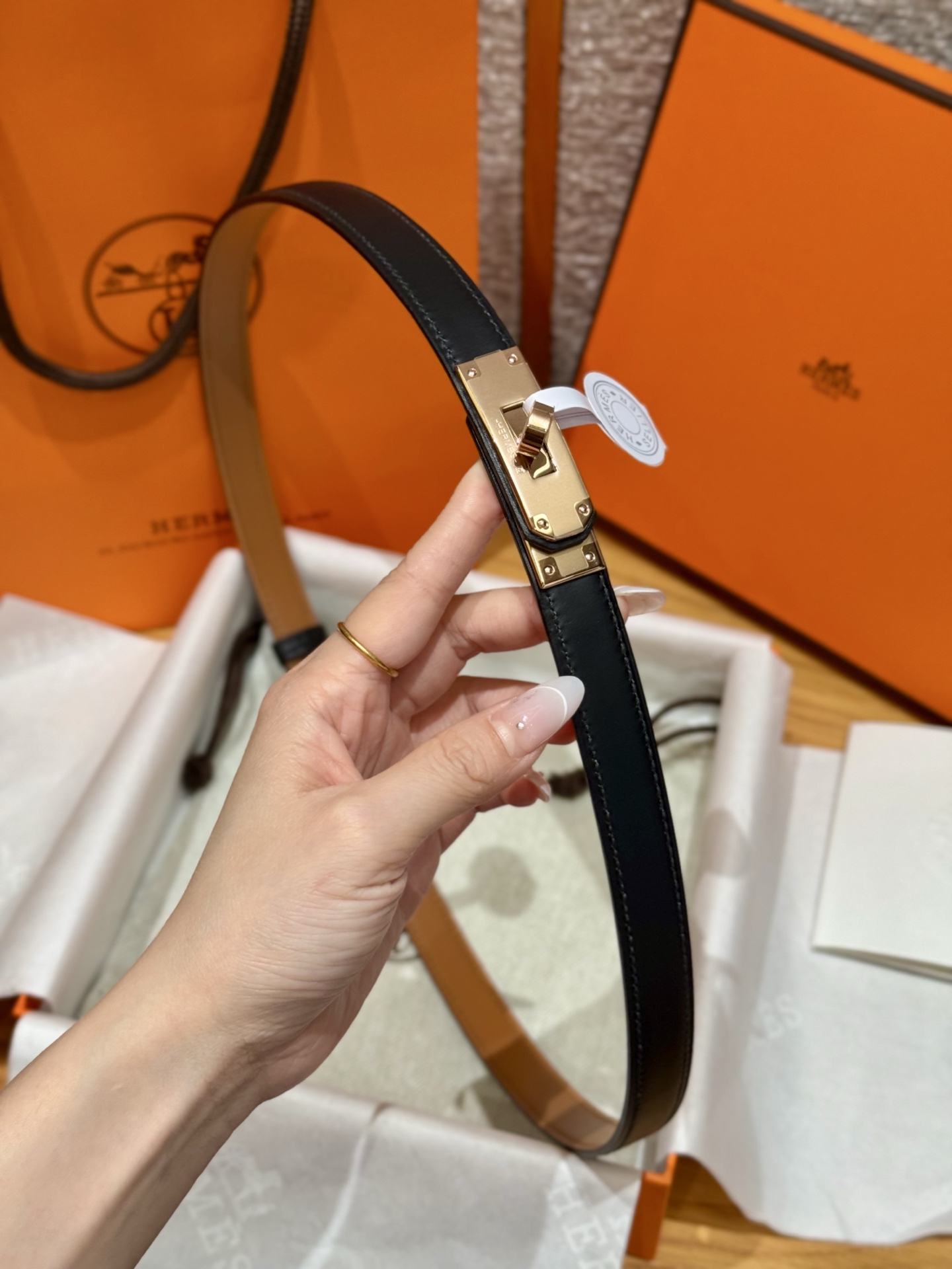 H家新款平纹小牛皮女子腰带