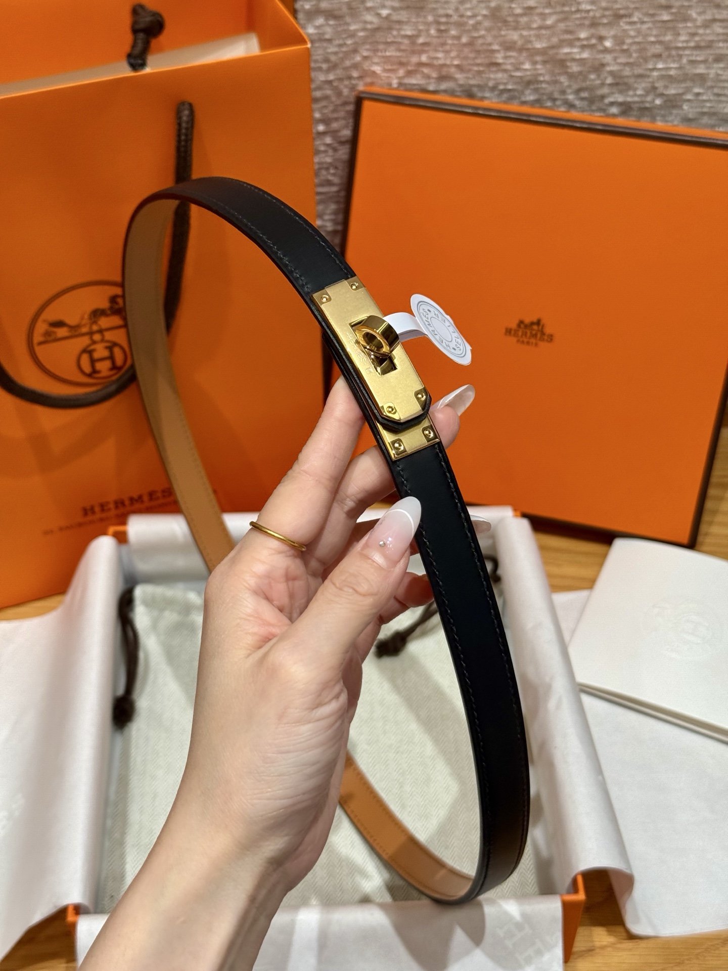 H家新款女士平纹腰带 - Swift小牛皮&調整可能なサイズ
