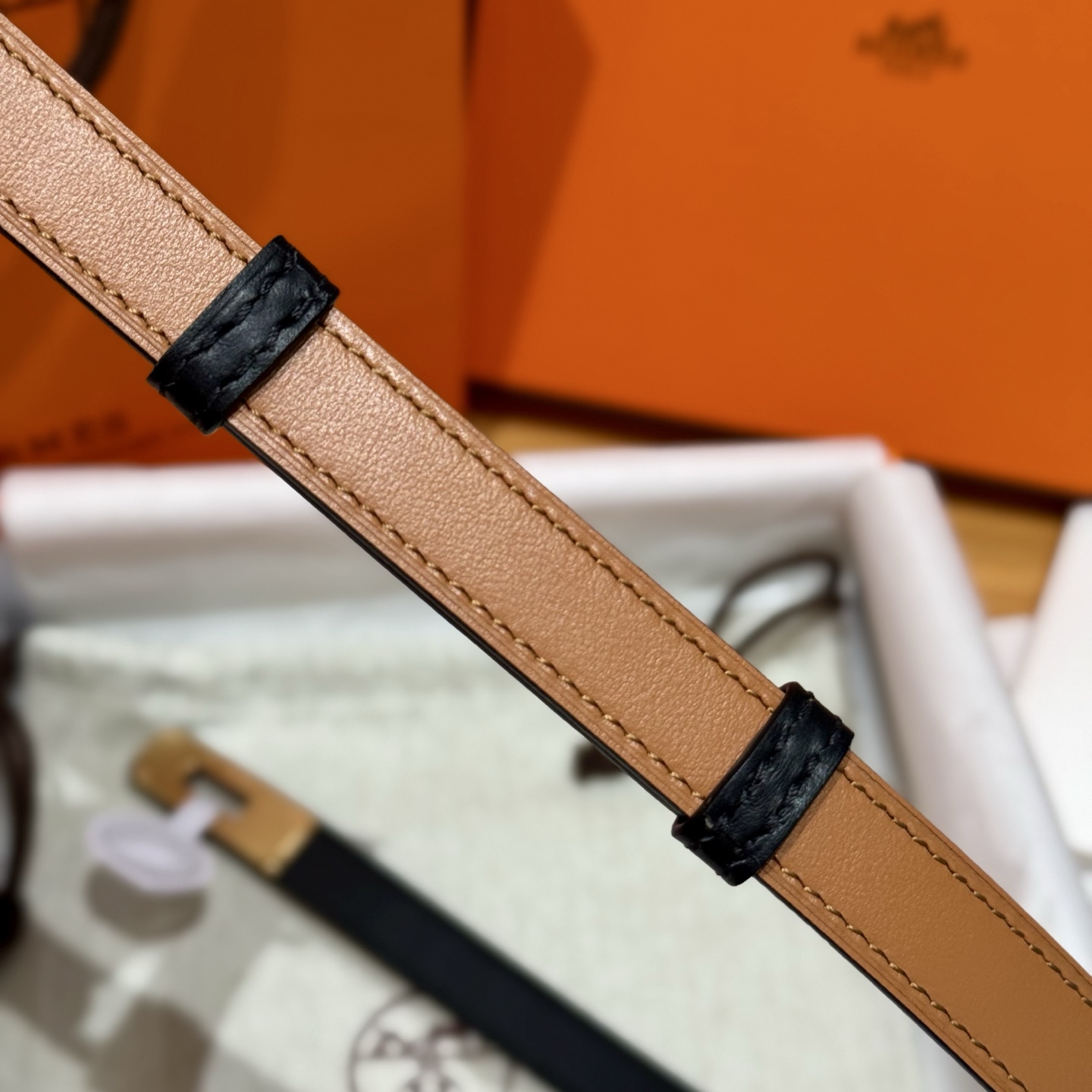 H家新款女士平纹腰带 - Swift小牛皮&調整可能なサイズ