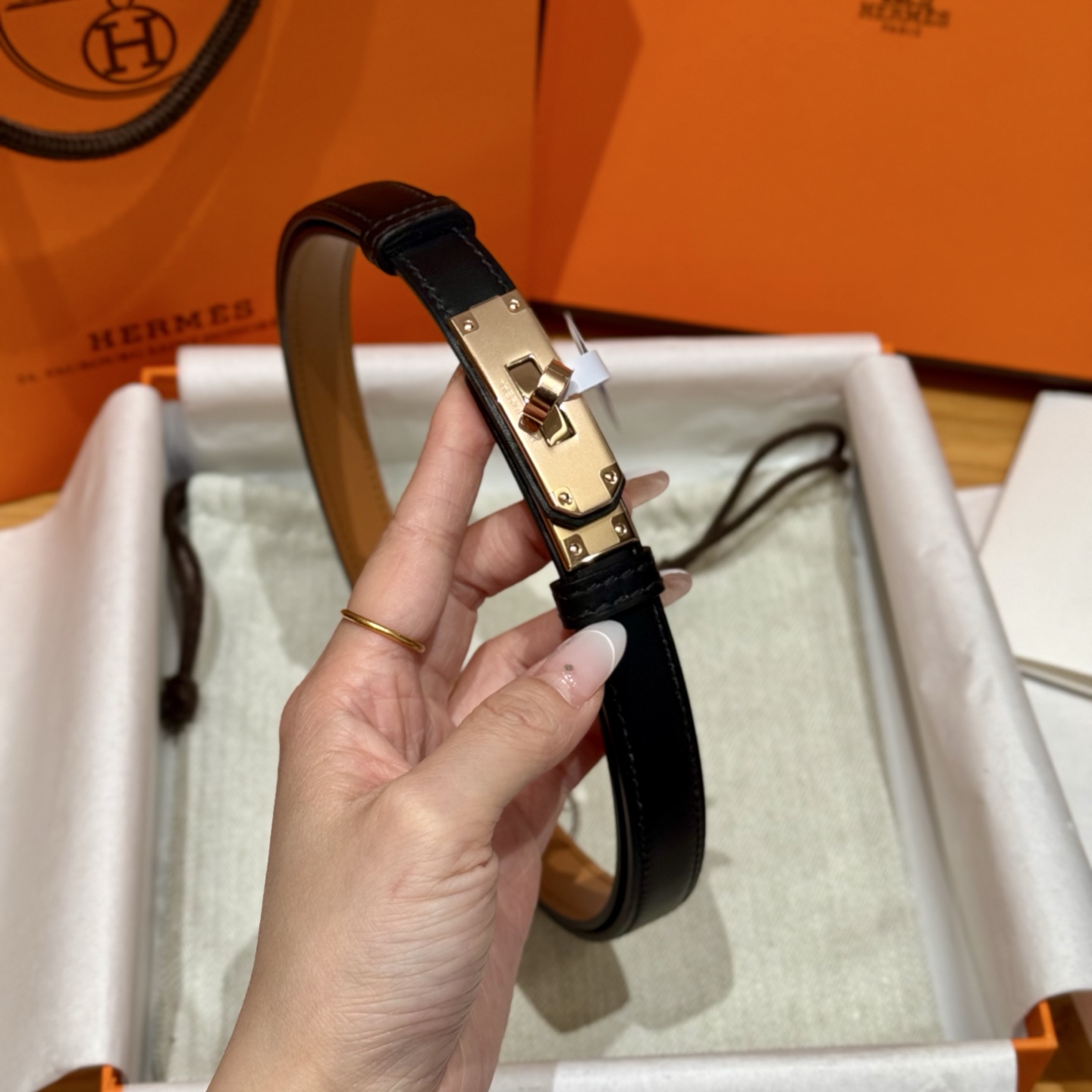 H家新款平纹小牛皮女子腰带