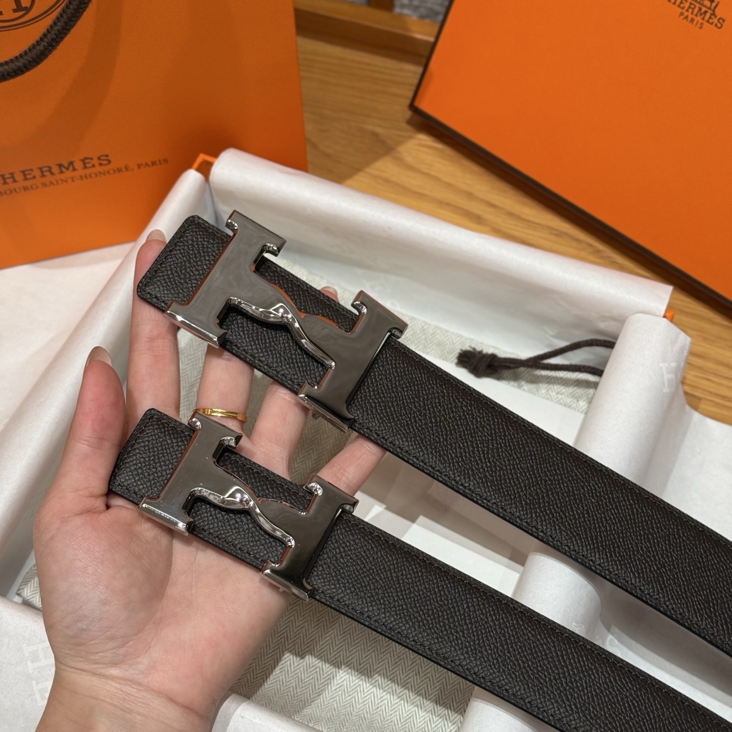 H家男款腰带 - 3D立体デザインとリバーシブル機能