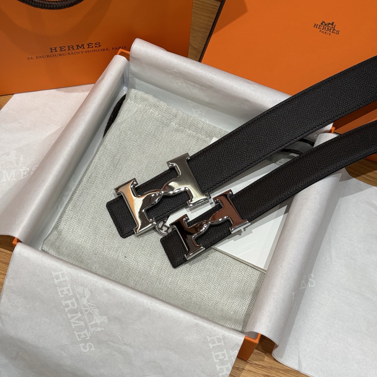 H家男款腰带 - 3D立体デザインとリバーシブル機能