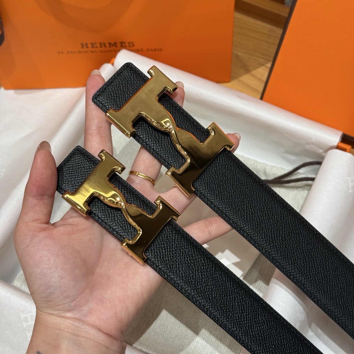 H家男款腰带 - デザイン性と高級感を兼ね備えたリバーシブルベルト