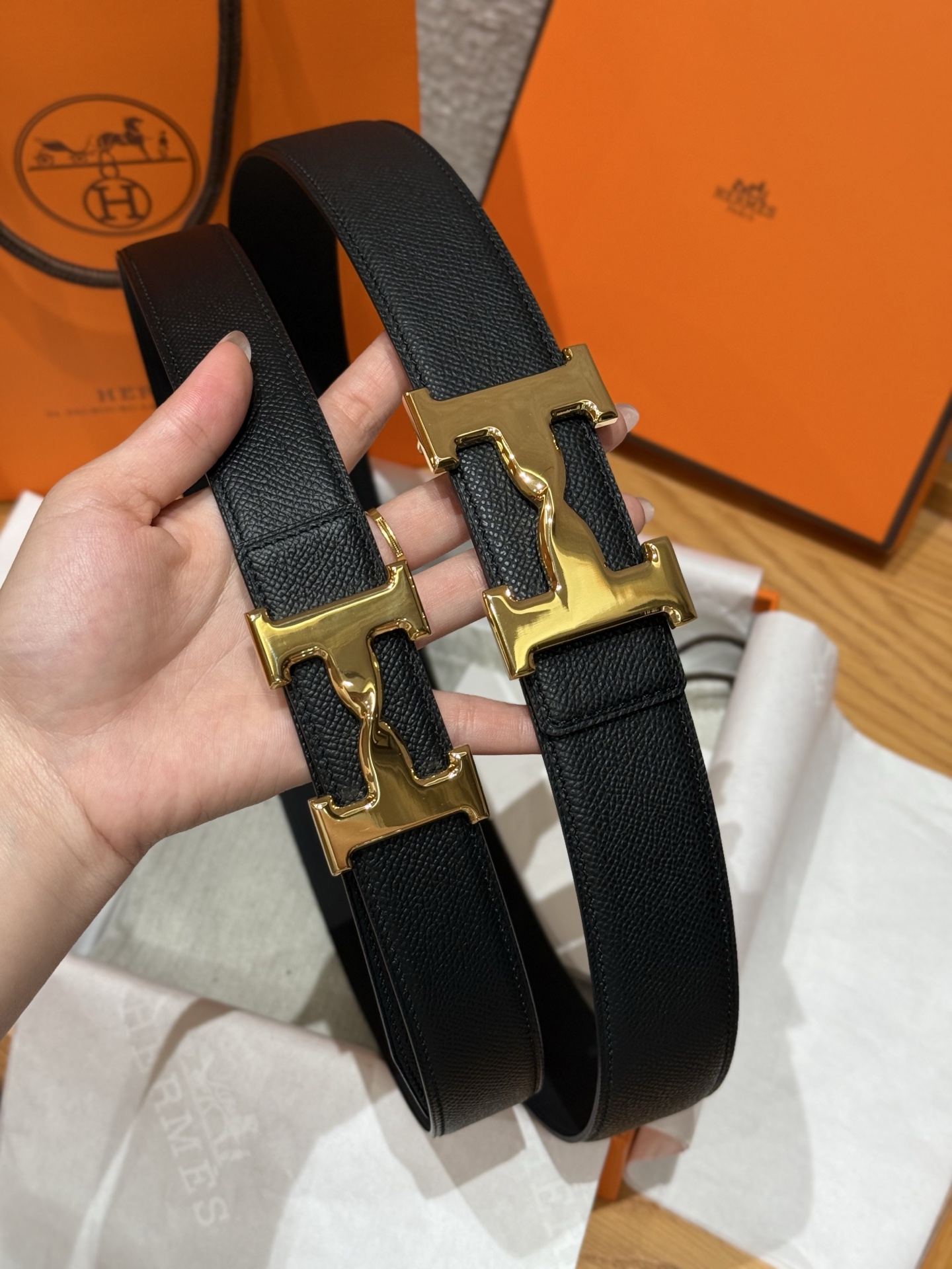 H家男款腰带 - デザイン性と高級感を兼ね備えたリバーシブルベルト