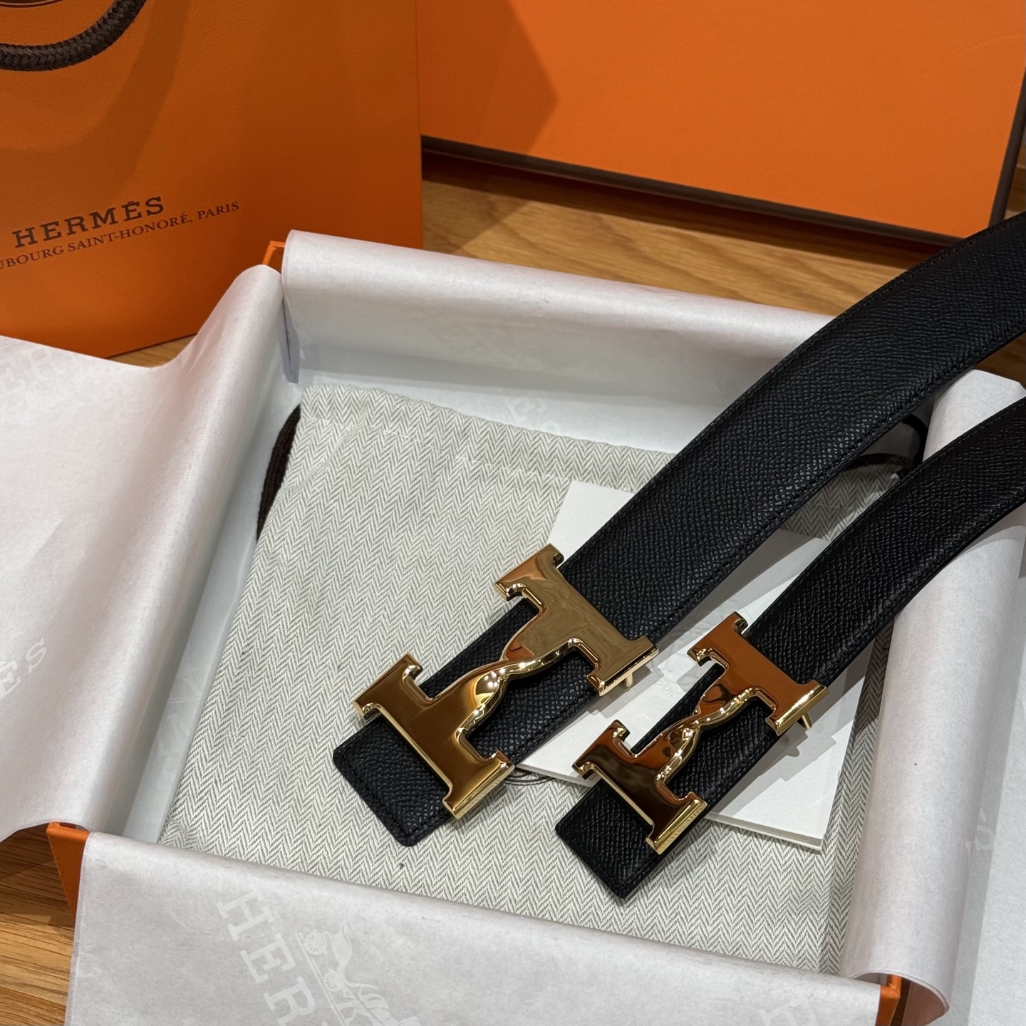 H家男款腰带 - デザイン性と高級感を兼ね備えたリバーシブルベルト