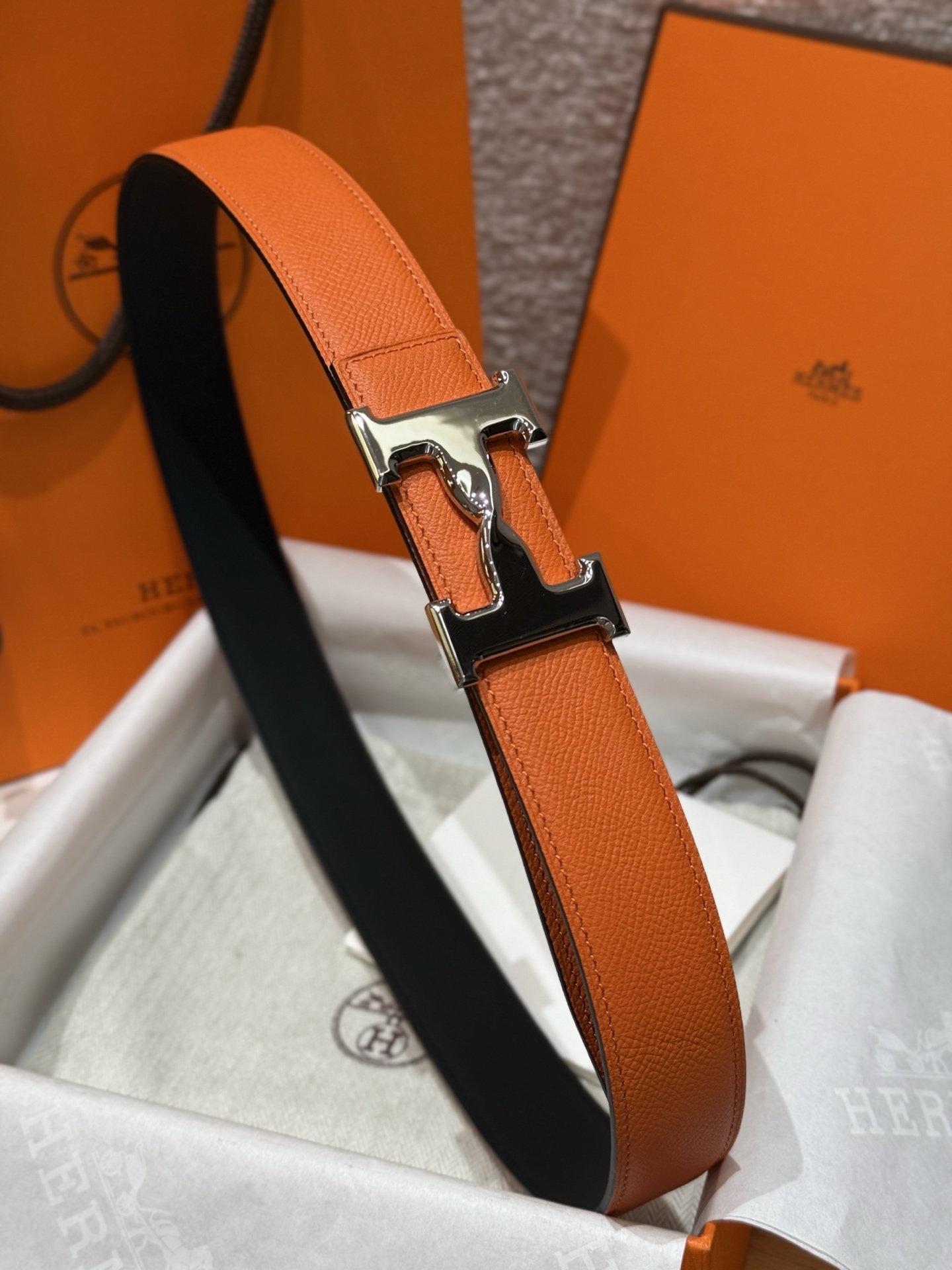 H家男款腰带 - スタイリッシュで高級感溢れるリバーシブルデザイン