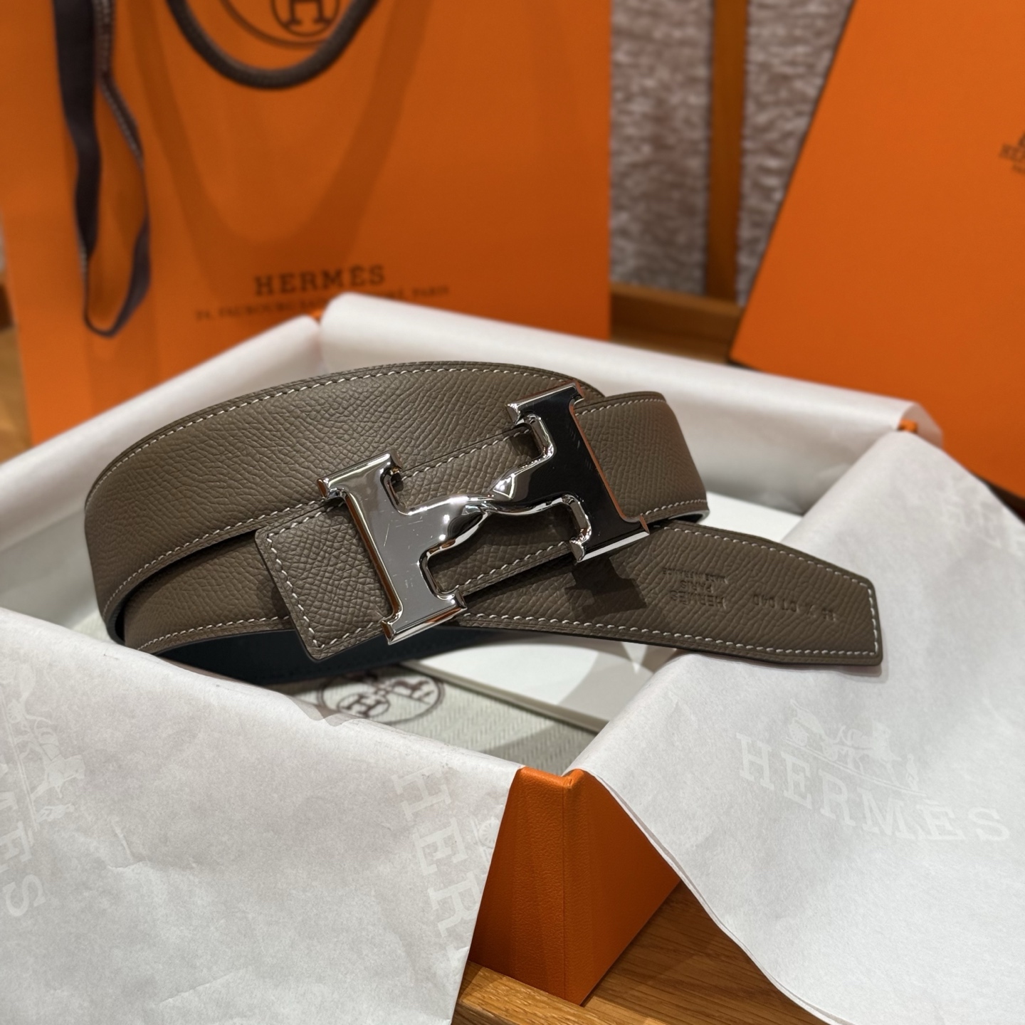 H家男款腰带 - 双面使用の高級感溢れるデザイン