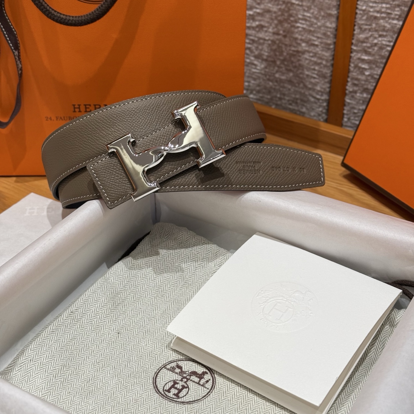 H家男款腰带 - 双面使用の高級感溢れるデザイン