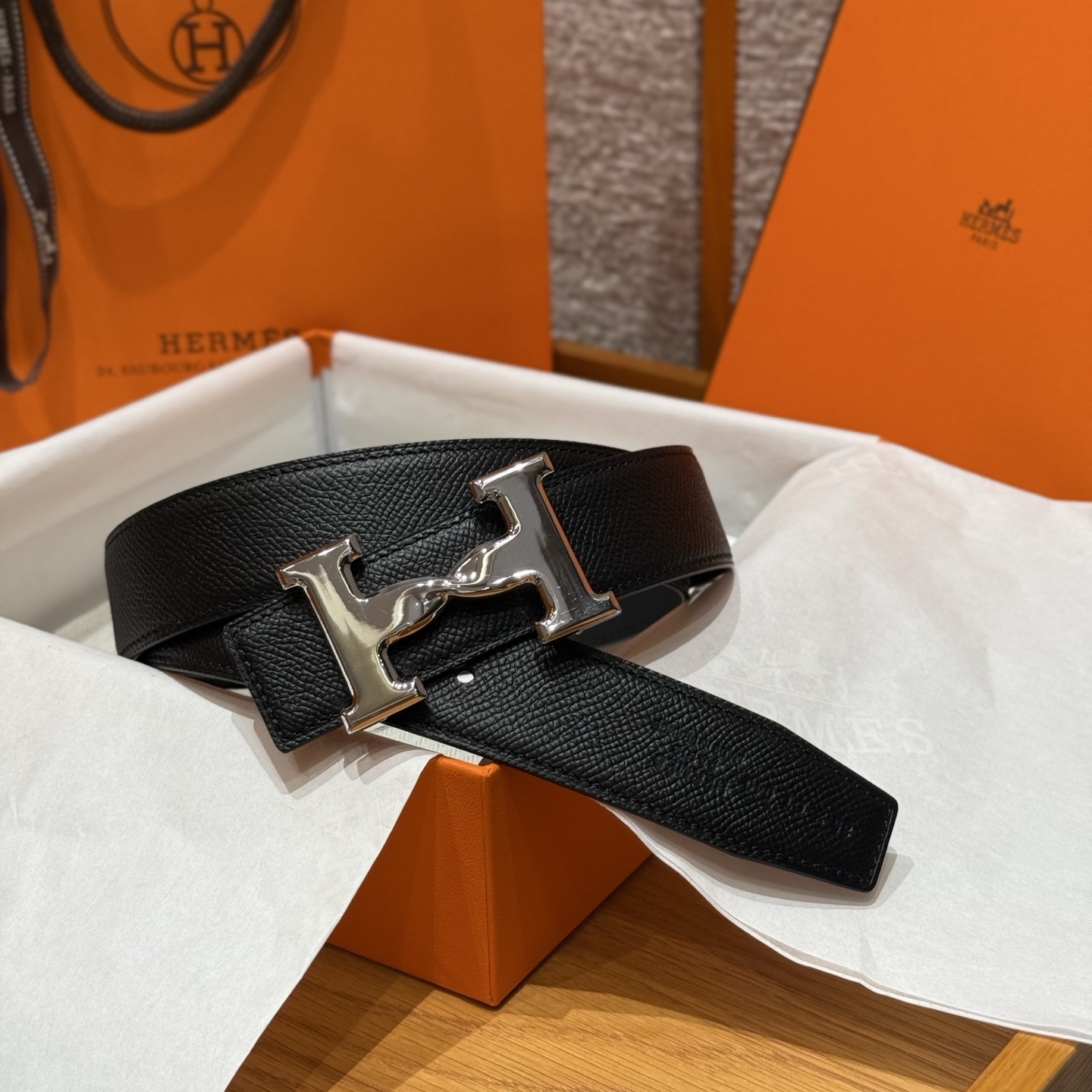 H家男款腰带 - ダブルサイド金属バックルのモダンデザイン