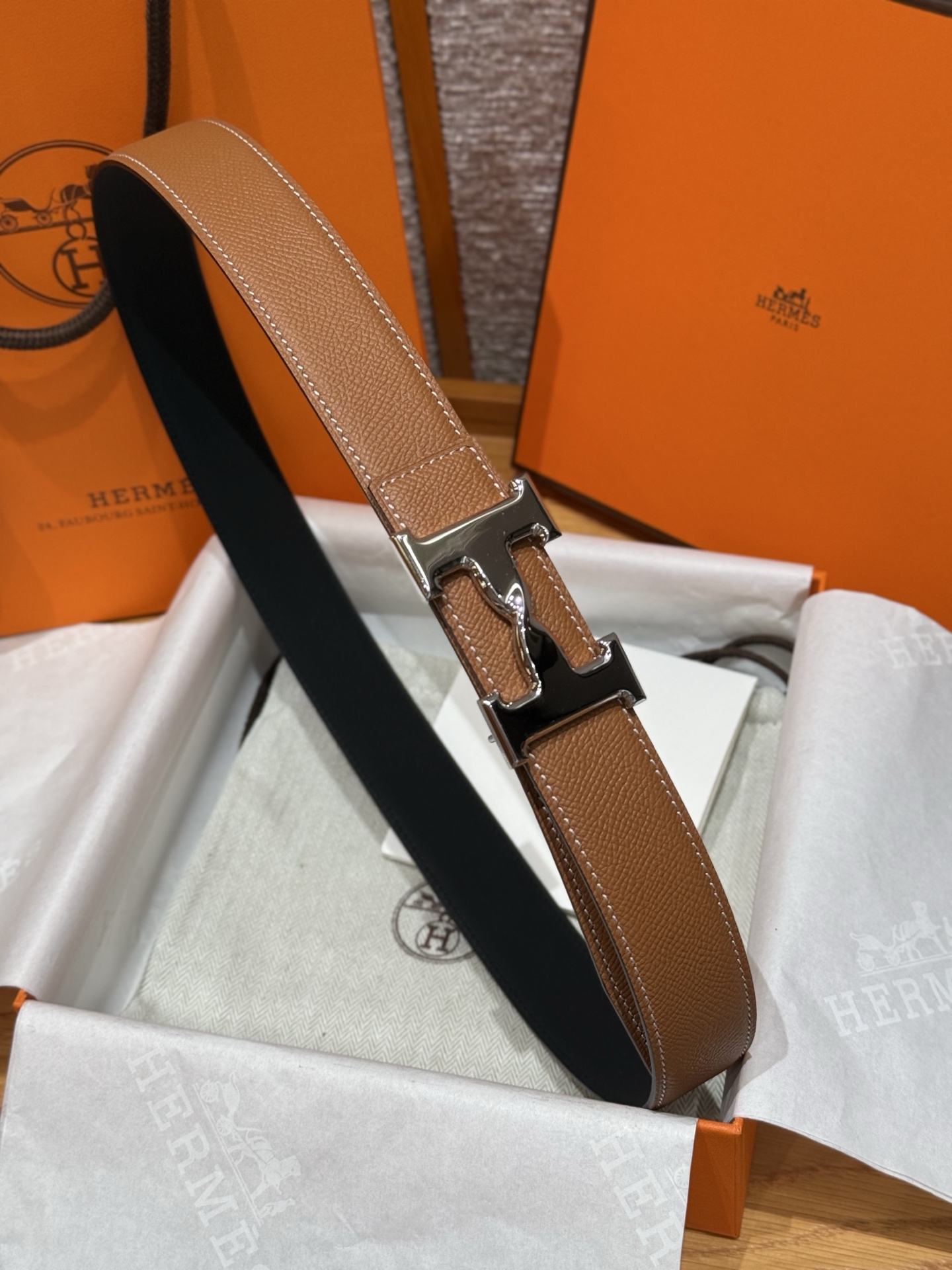 H家男款腰带 - デザイン性と機能性を兼ね備えたビジネス＆カジュアル向け