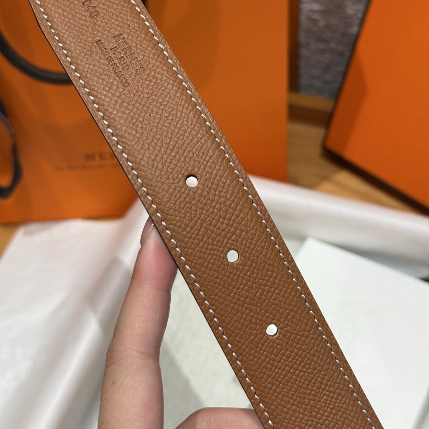 H家男款腰带 - デザイン性と機能性を兼ね備えたビジネス＆カジュアル向け