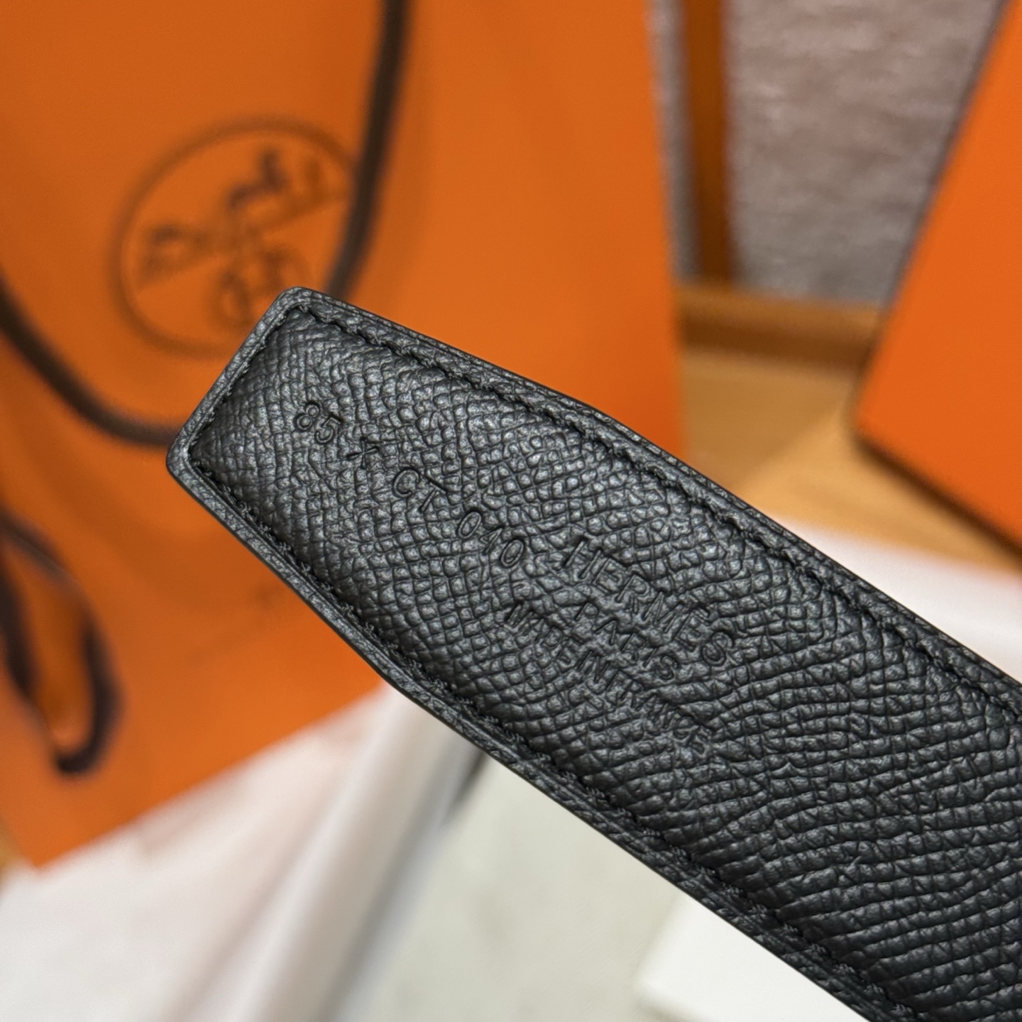 H家男款腰带 - 双面デザインと3D効果の高級ベルト