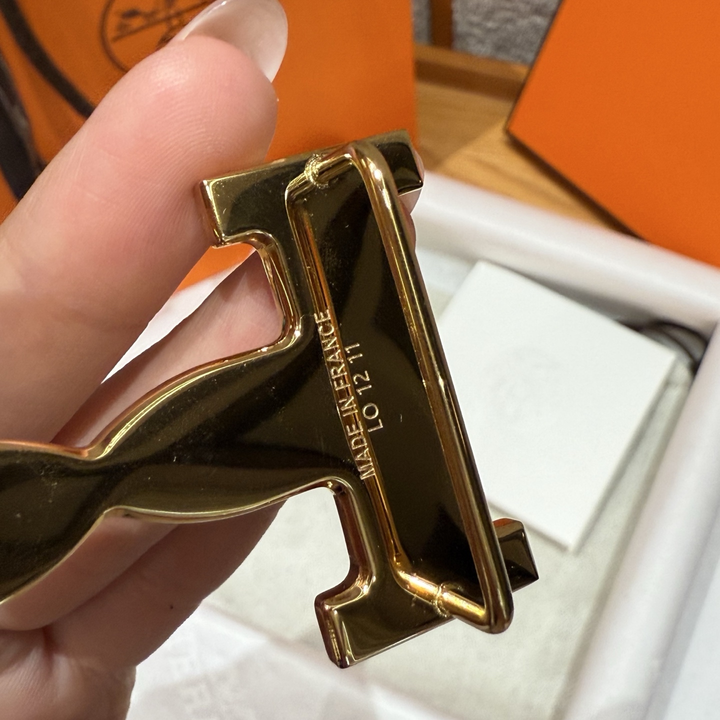 H家男款腰带 - 双面デザインと3D効果の高級ベルト