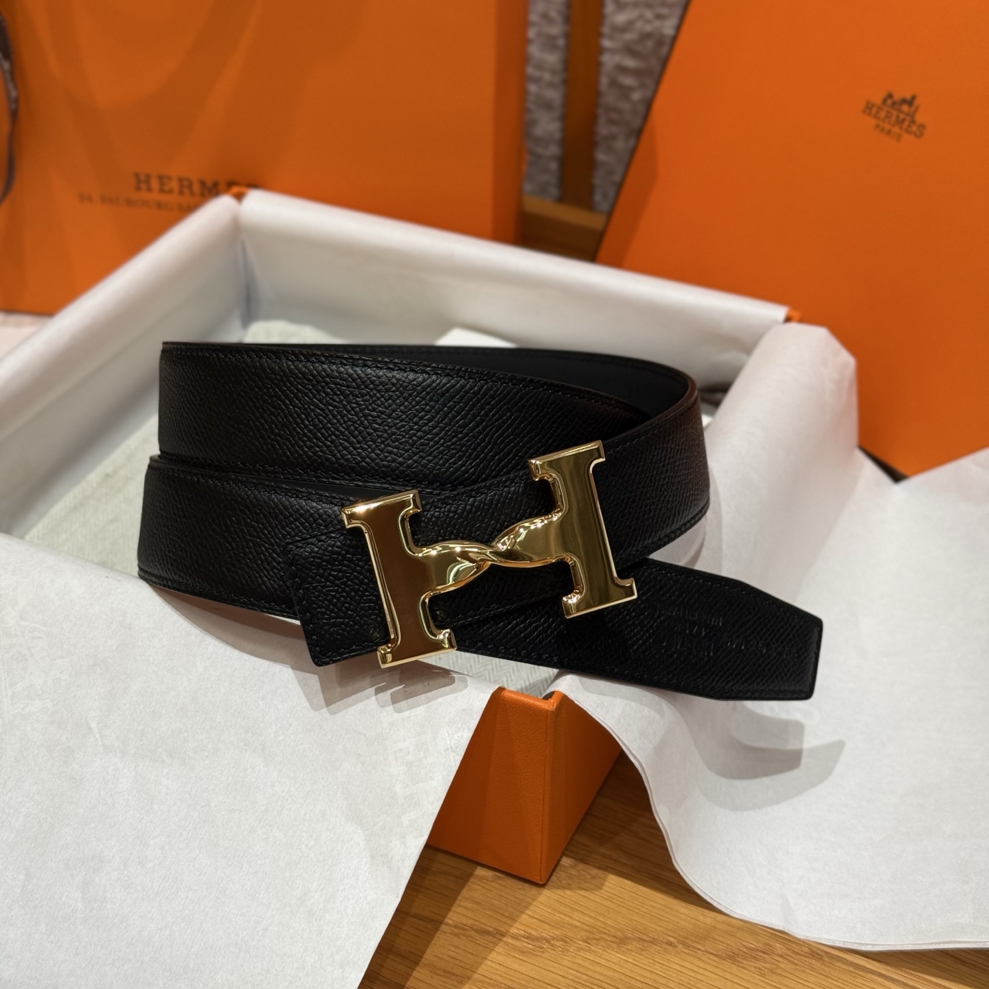 H家男款腰带 - 双面デザインと3D効果の高級ベルト