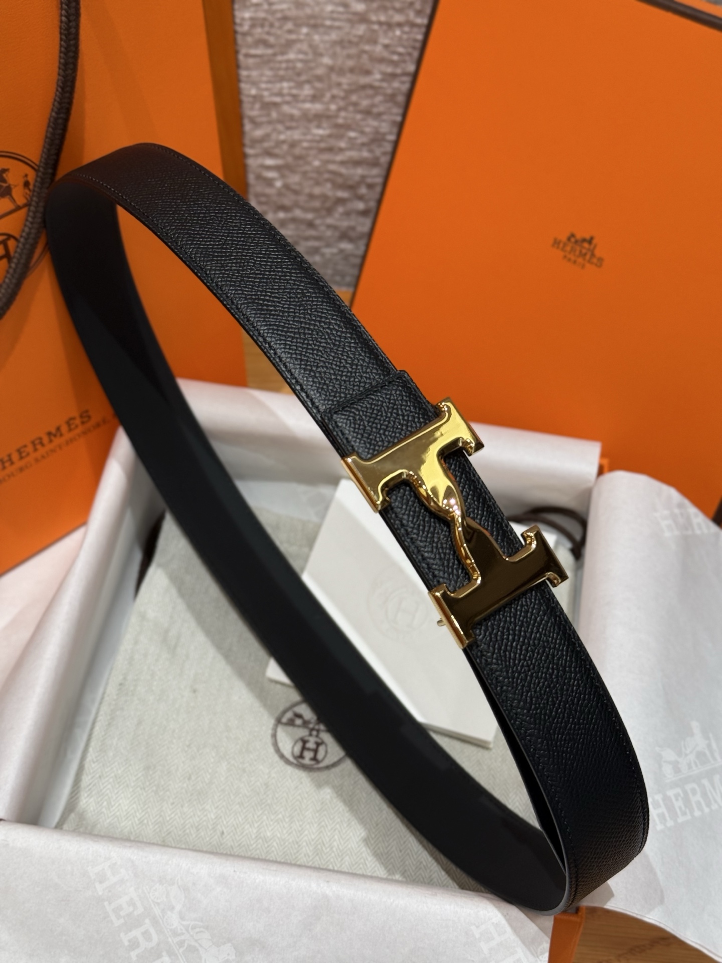 H家男款腰带 - 双面デザインと3D効果の高級ベルト