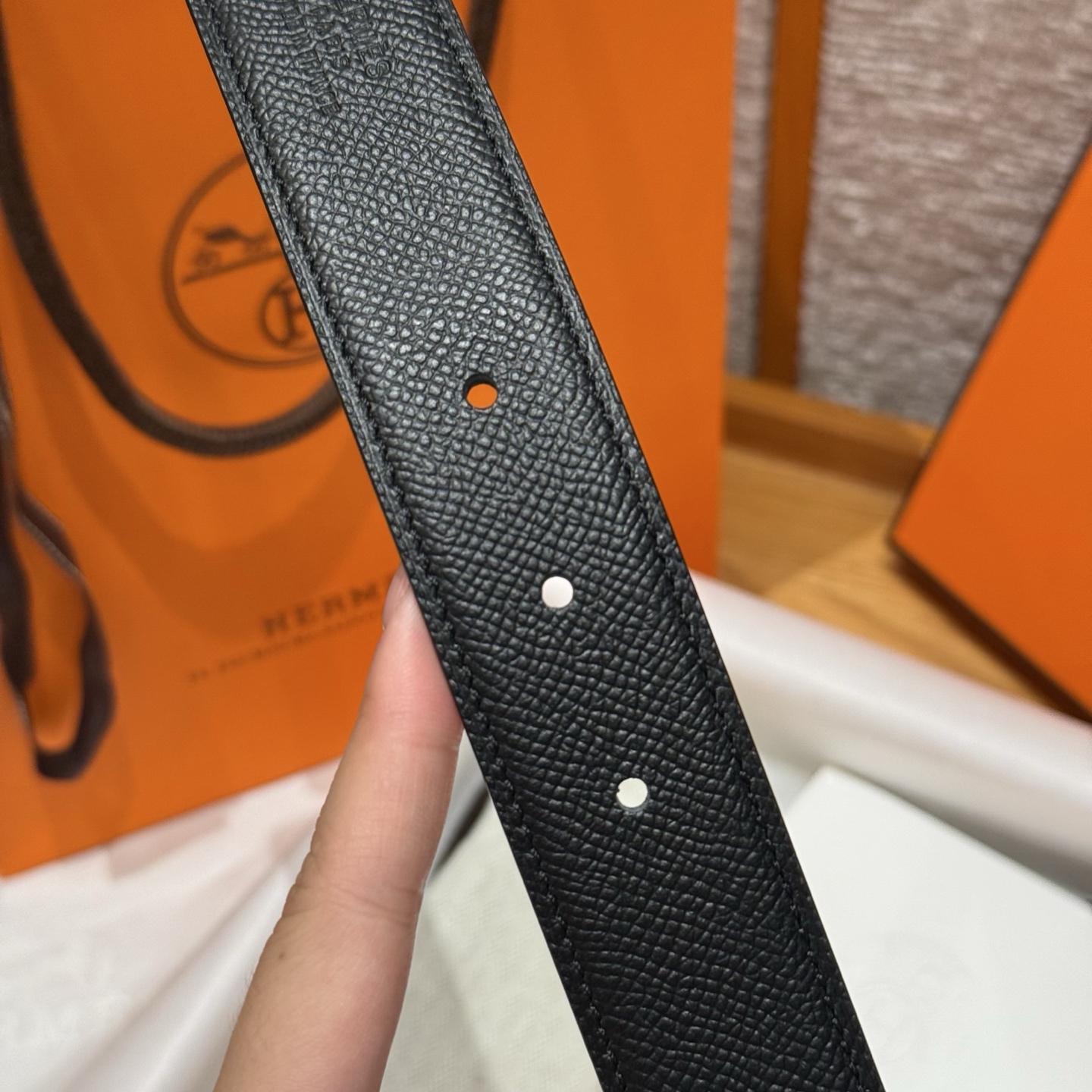 H家男款腰带 - 双面デザインと3D効果の高級ベルト