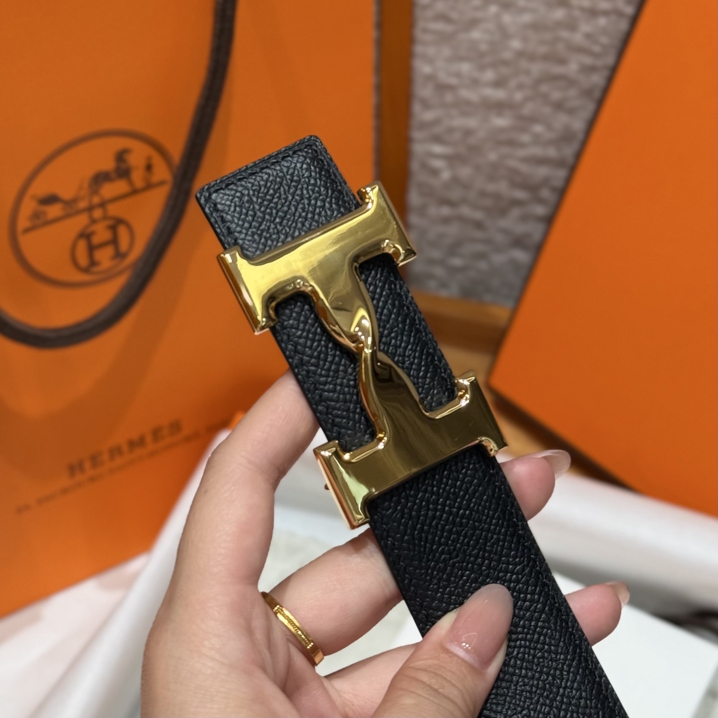 H家男款腰带 - 双面デザインと3D効果の高級ベルト