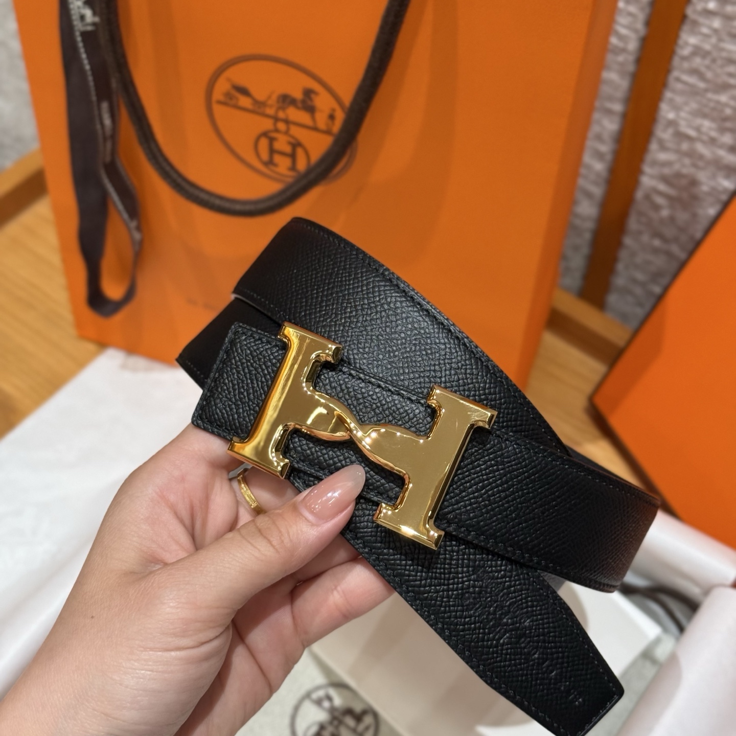 H家男款腰带 - 双面デザインと3D効果の高級ベルト