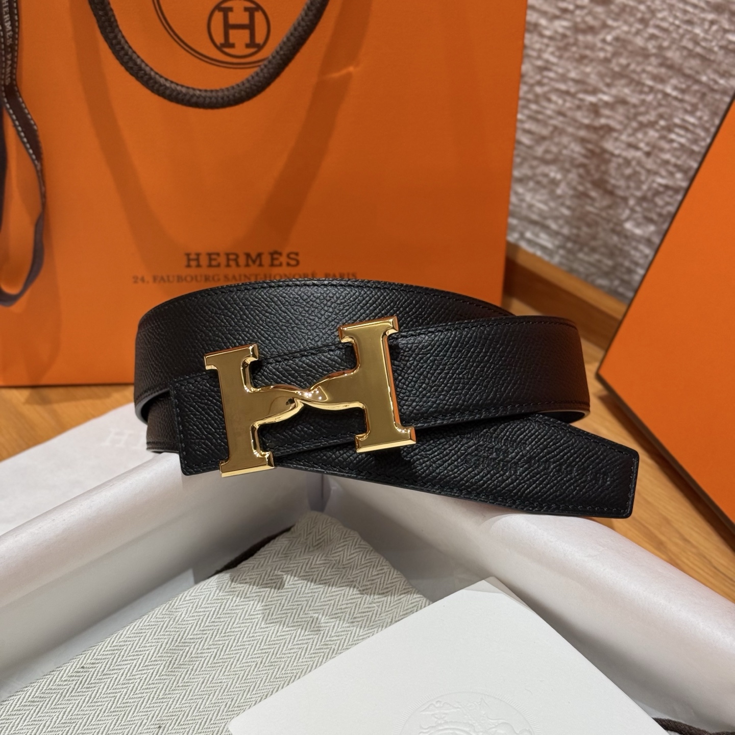 H家男款腰带 - 双面デザインと3D効果の高級ベルト