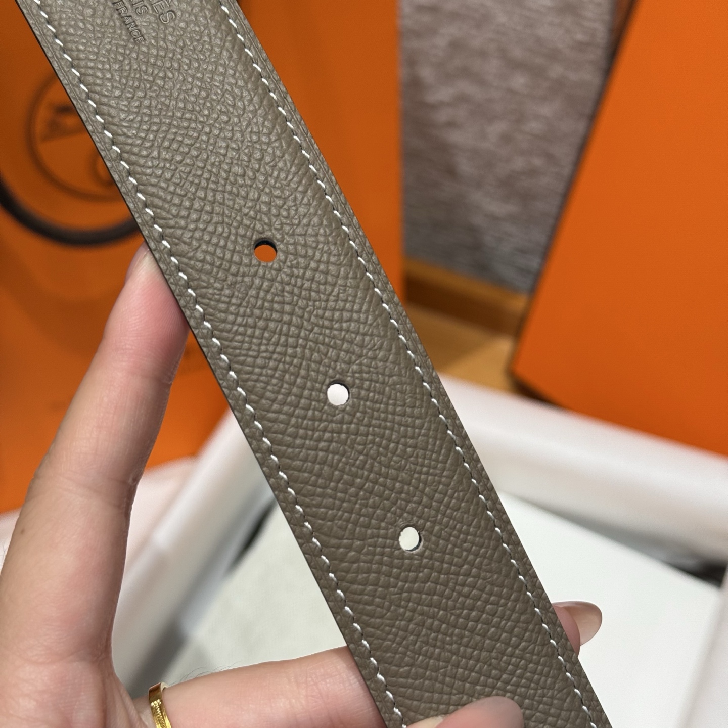 H家男款腰带 - 両面使用可能でスタイリッシュなデザイン