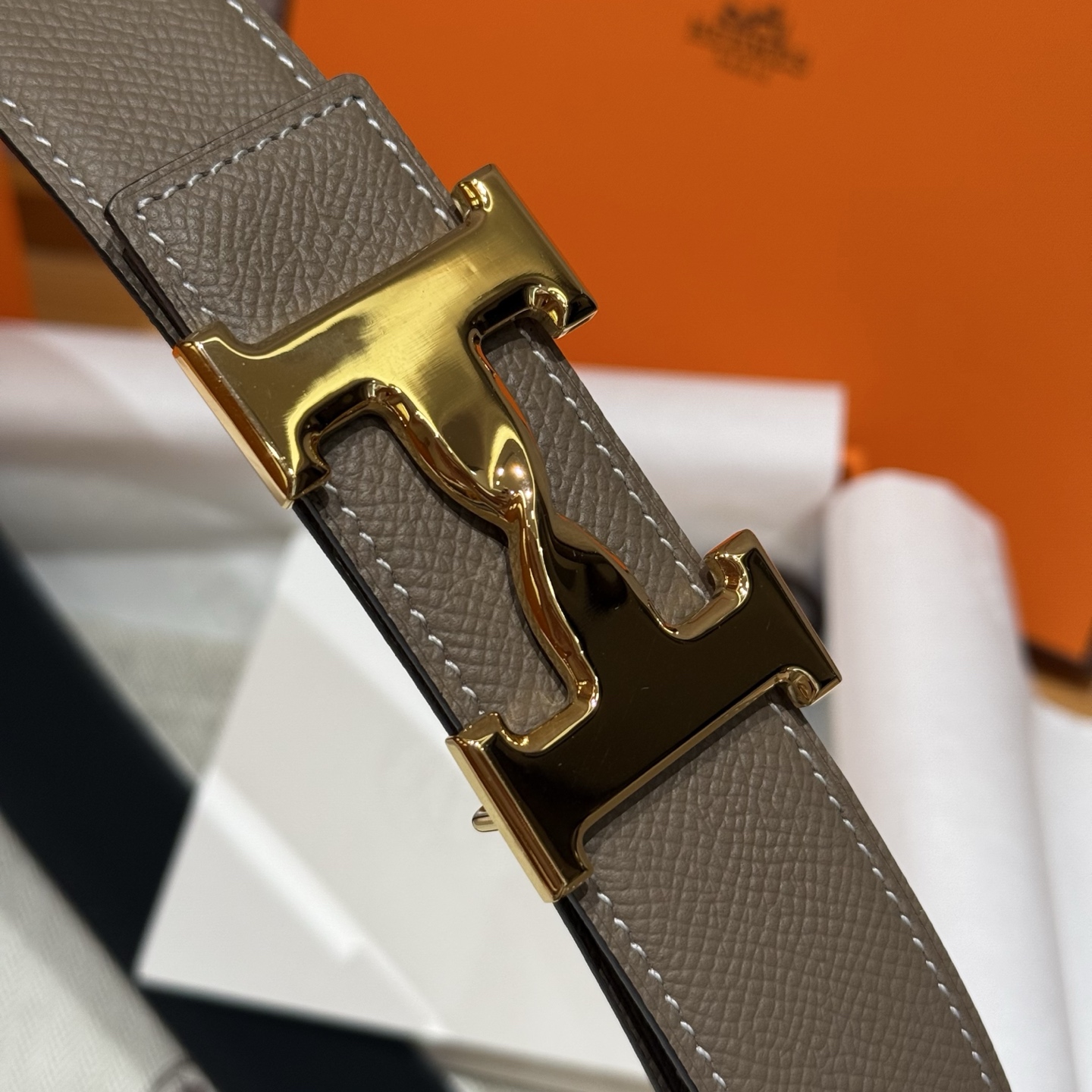 H家男款腰带 - 両面使用可能でスタイリッシュなデザイン