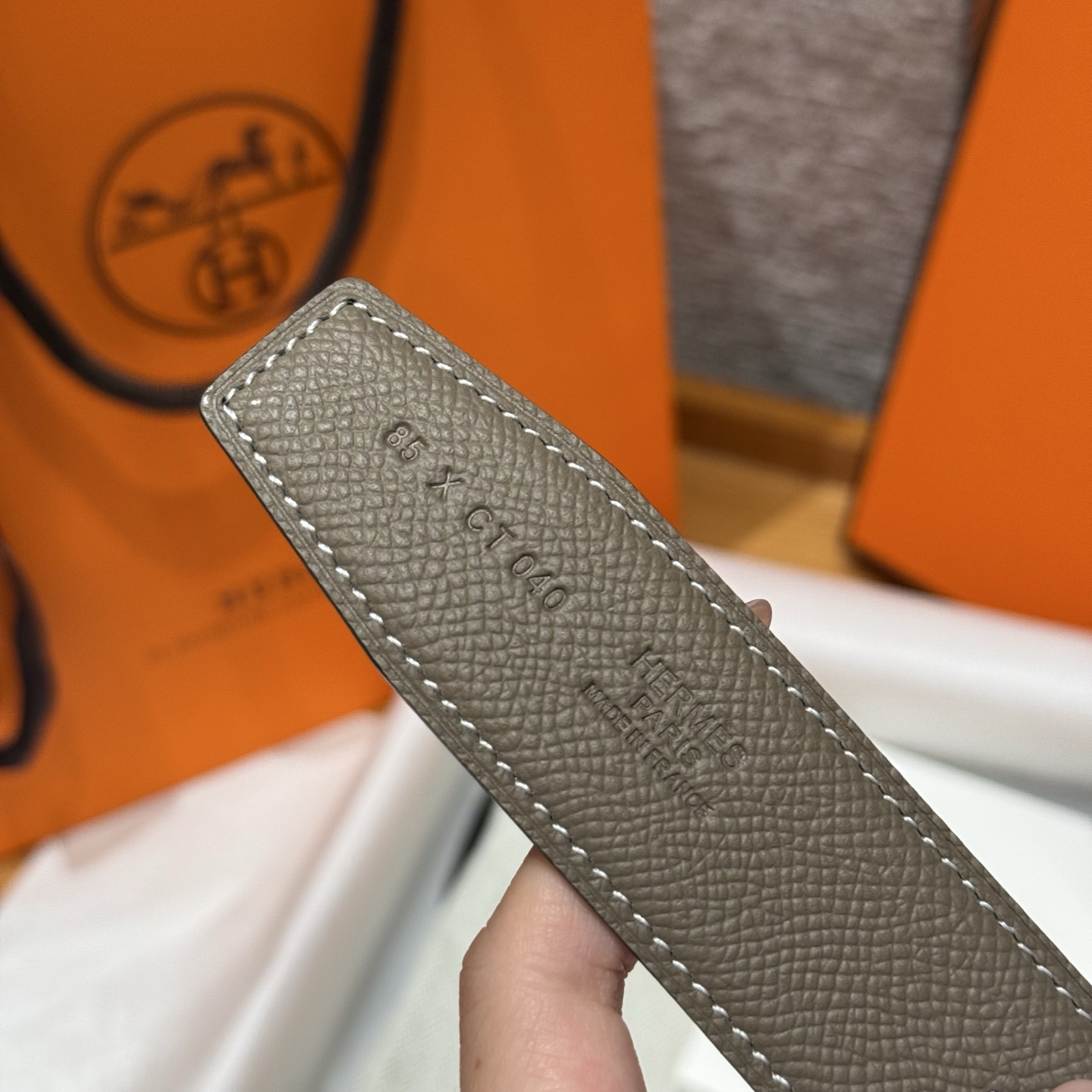 H家男款腰带 - 両面使用可能でスタイリッシュなデザイン