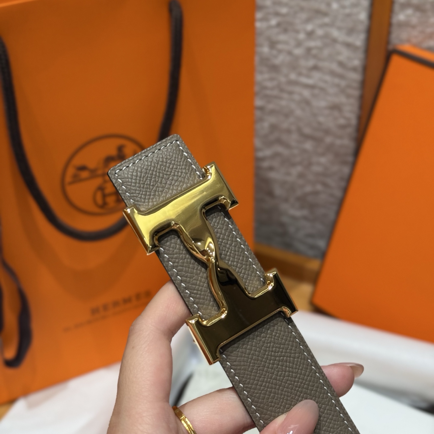 H家男款腰带 - 両面使用可能でスタイリッシュなデザイン