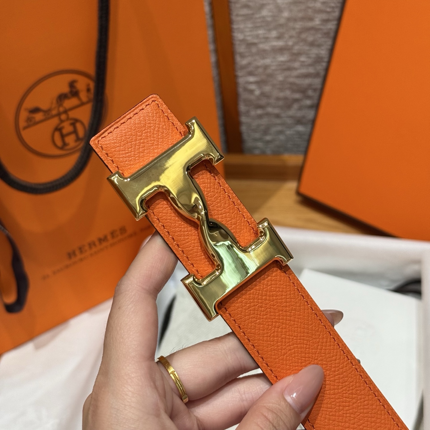 H家男款腰带 - 高級感溢れるリバーシブルデザイン