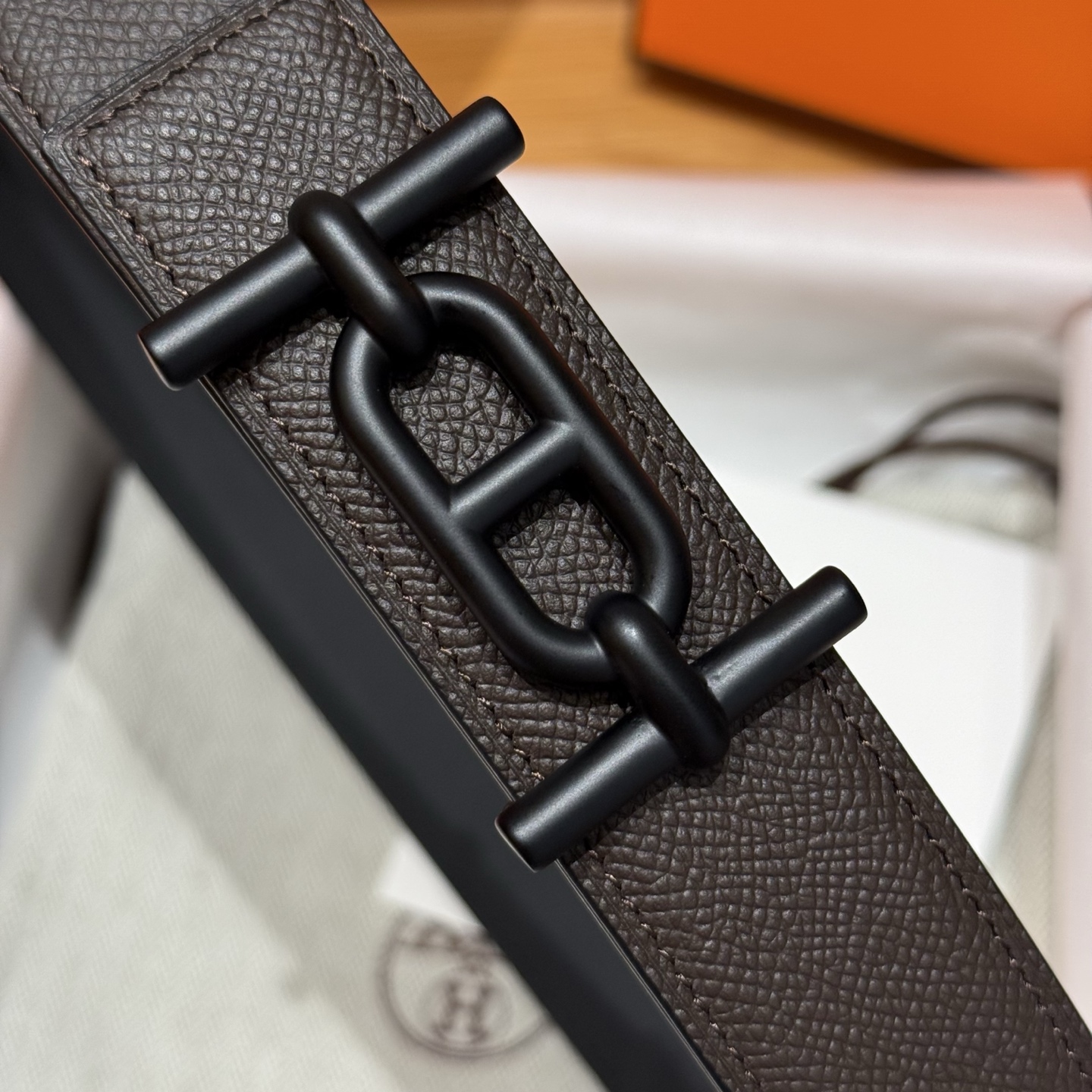 H家 男款 双面皮腰带 - 優雅なデザインと高品質素材