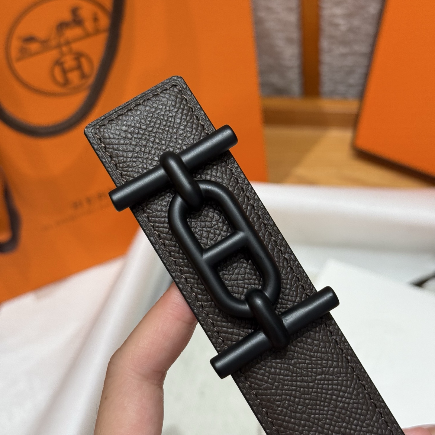 H家 男款 双面皮腰带 - 優雅なデザインと高品質素材