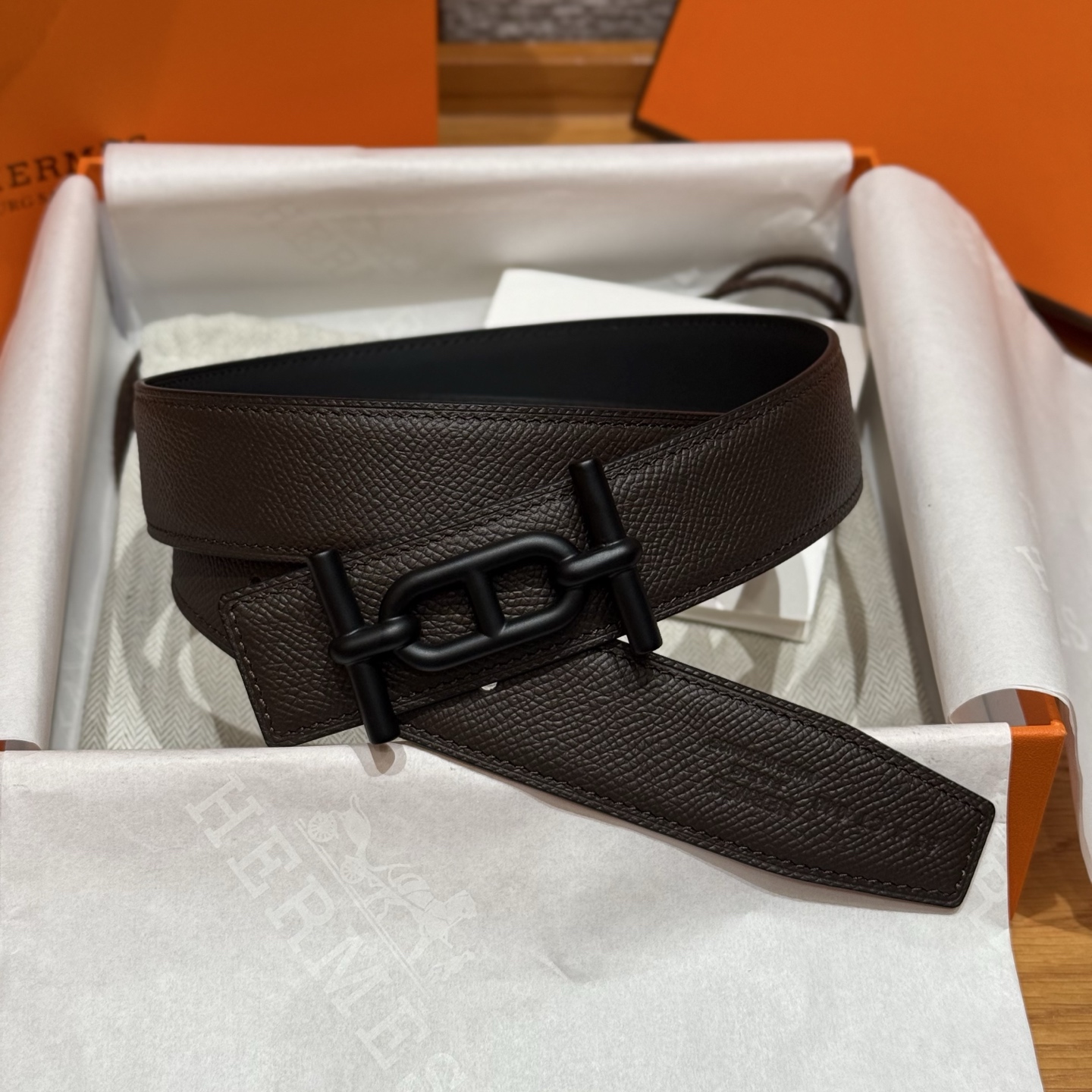 H家 男款 双面皮腰带 - 優雅なデザインと高品質素材