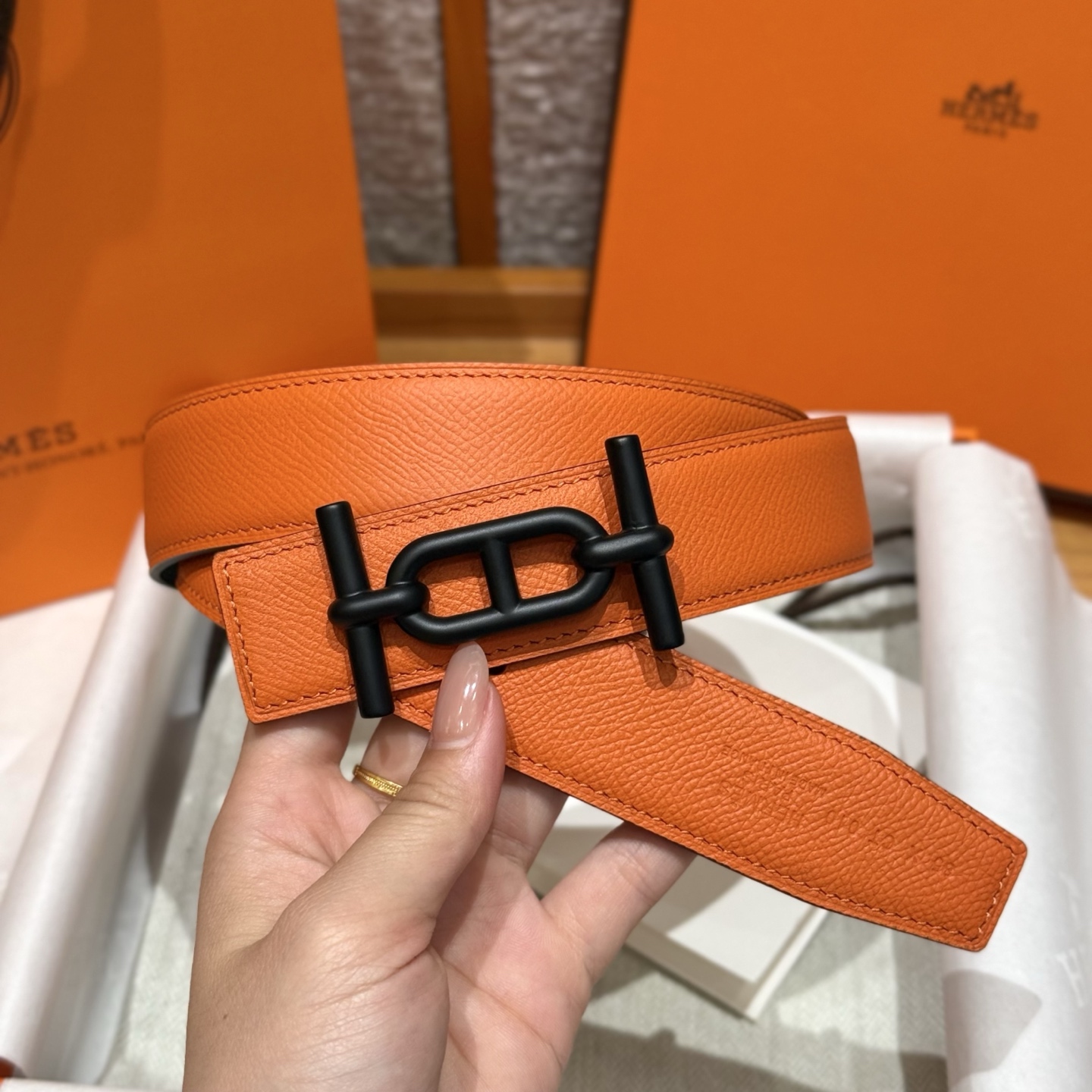 H家男款双面皮腰带 - エレガントなデザインと高品質