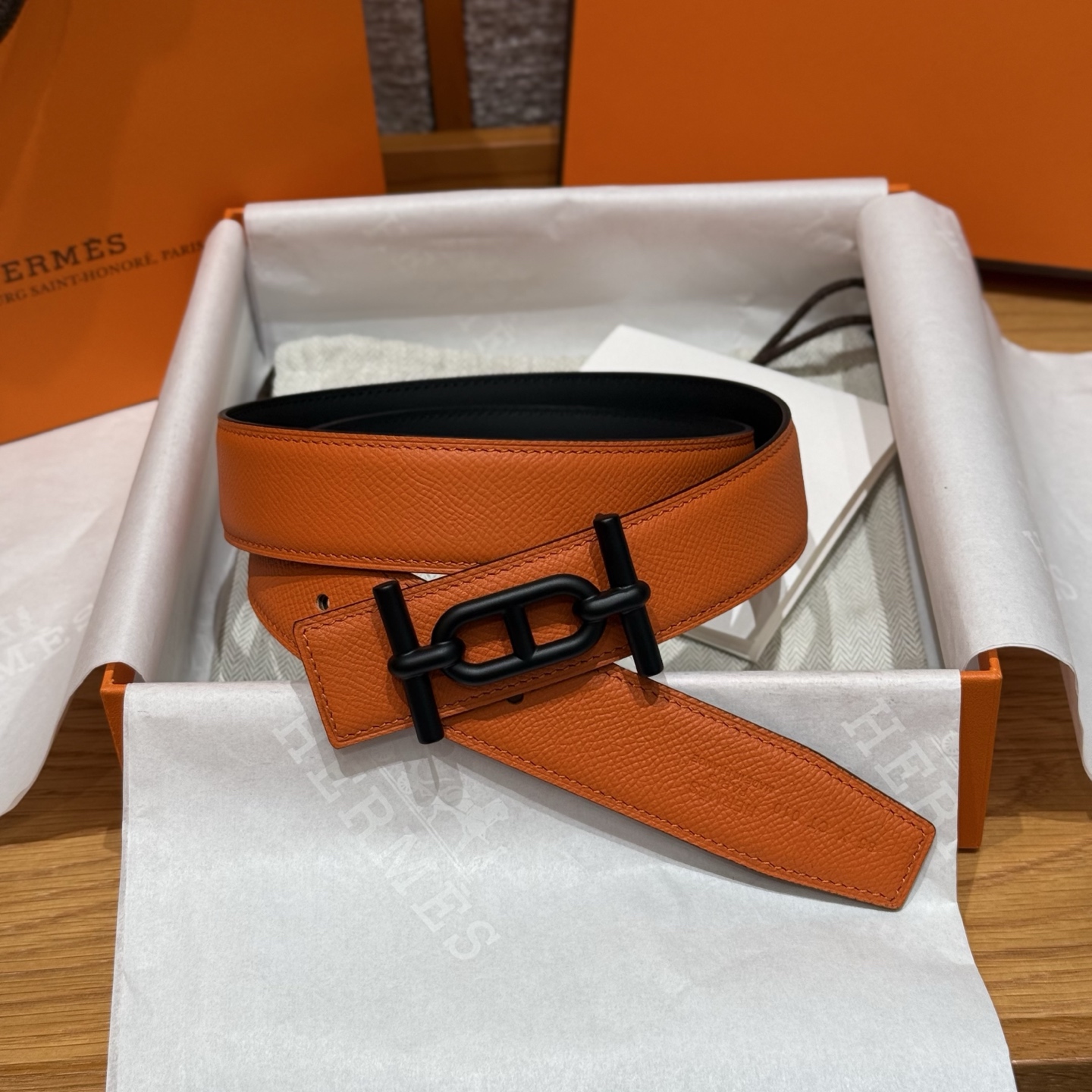 H家男款双面皮腰带 - エレガントなデザインと高品質