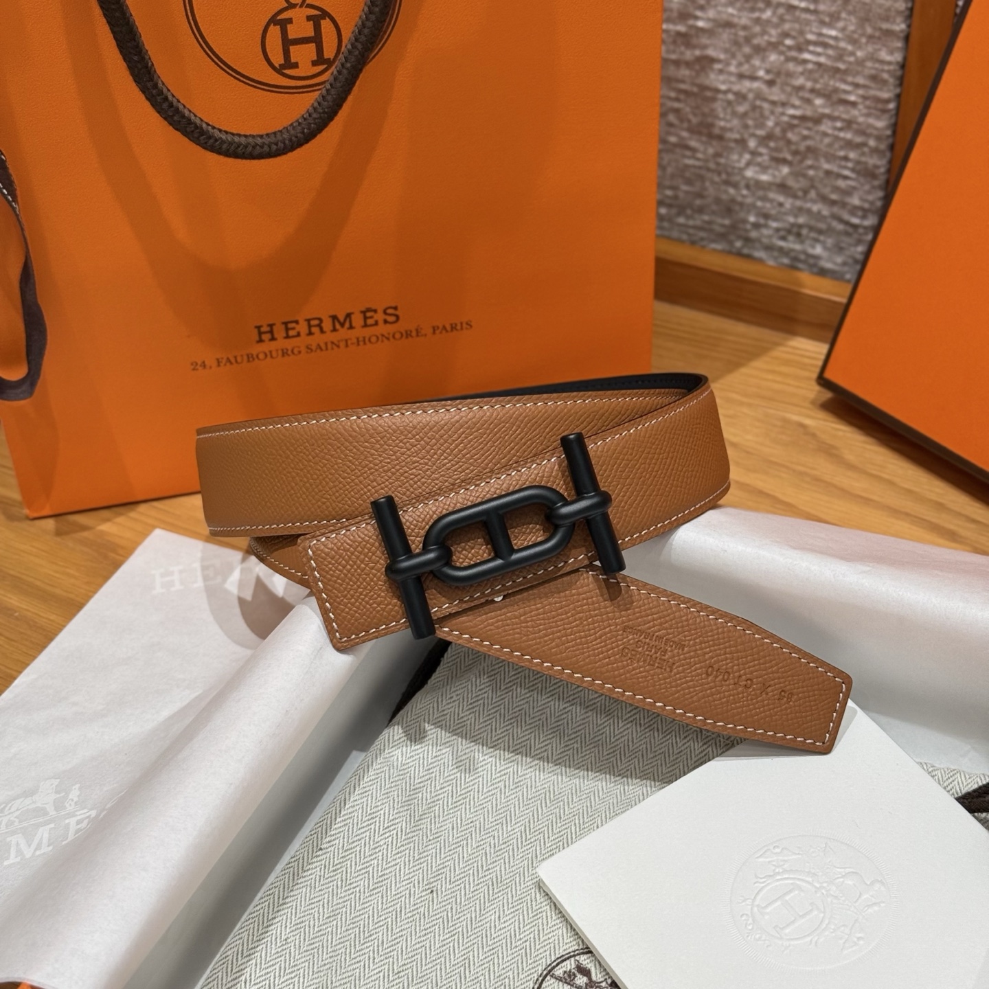H家男款双面皮腰带 - エレガントなHロゴとChaine d'Ancreデザイン