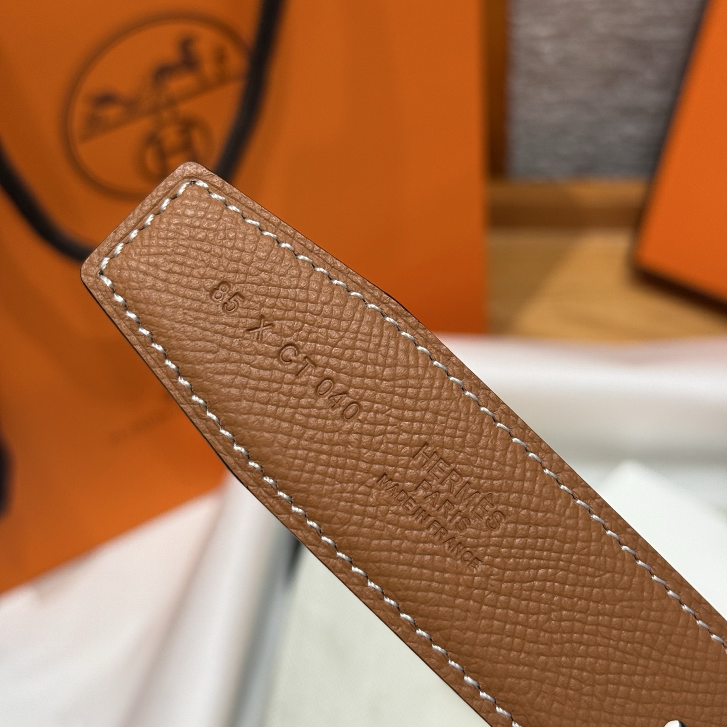 H家男款双面皮腰带 - エレガントなHロゴとChaine d'Ancreデザイン