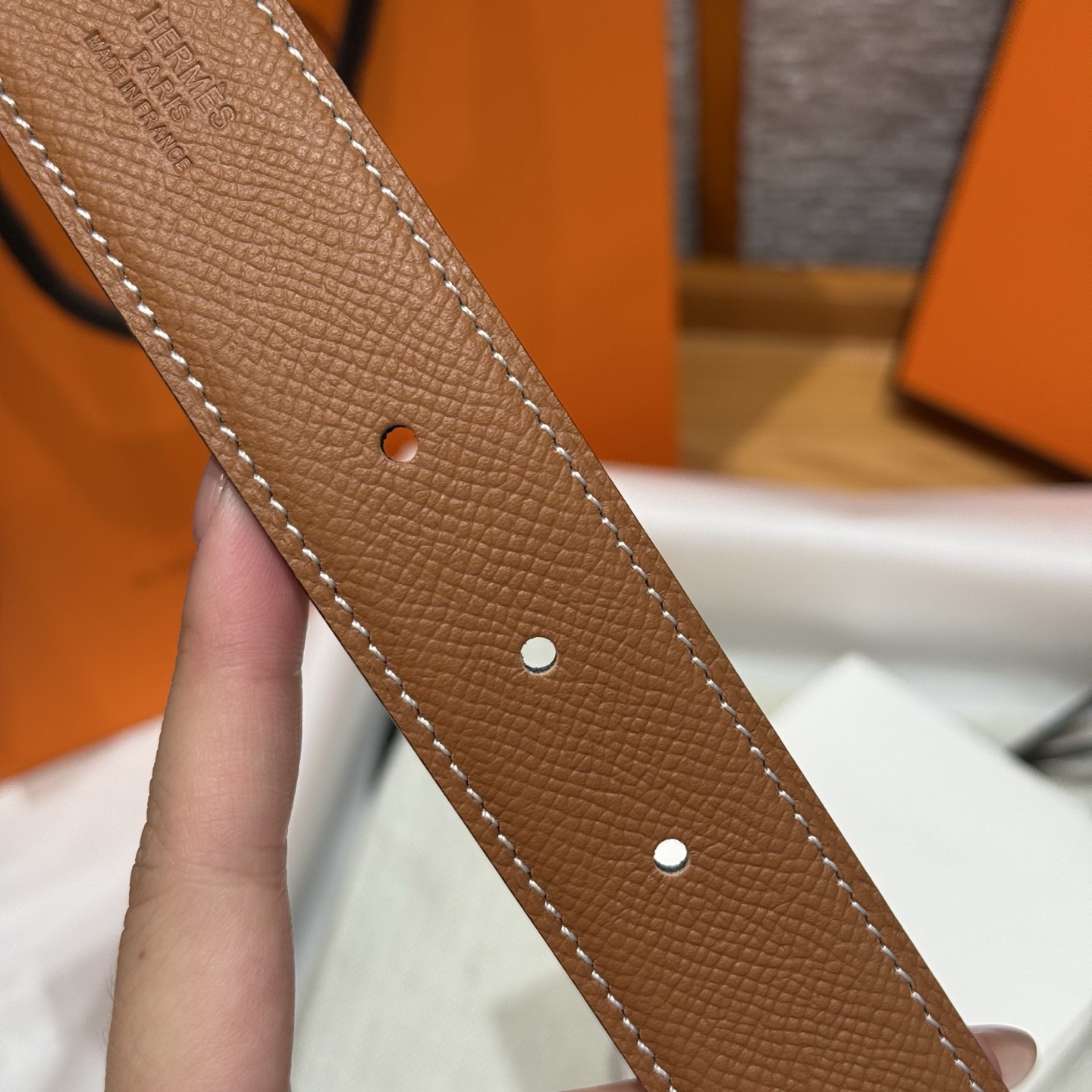 H家男款双面皮腰带 - エレガントなHロゴとChaine d'Ancreデザイン